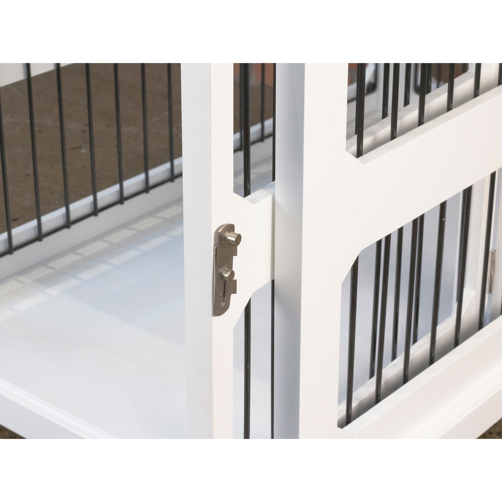 Merry Products Slide Aside Crate And End Table， White， Medium