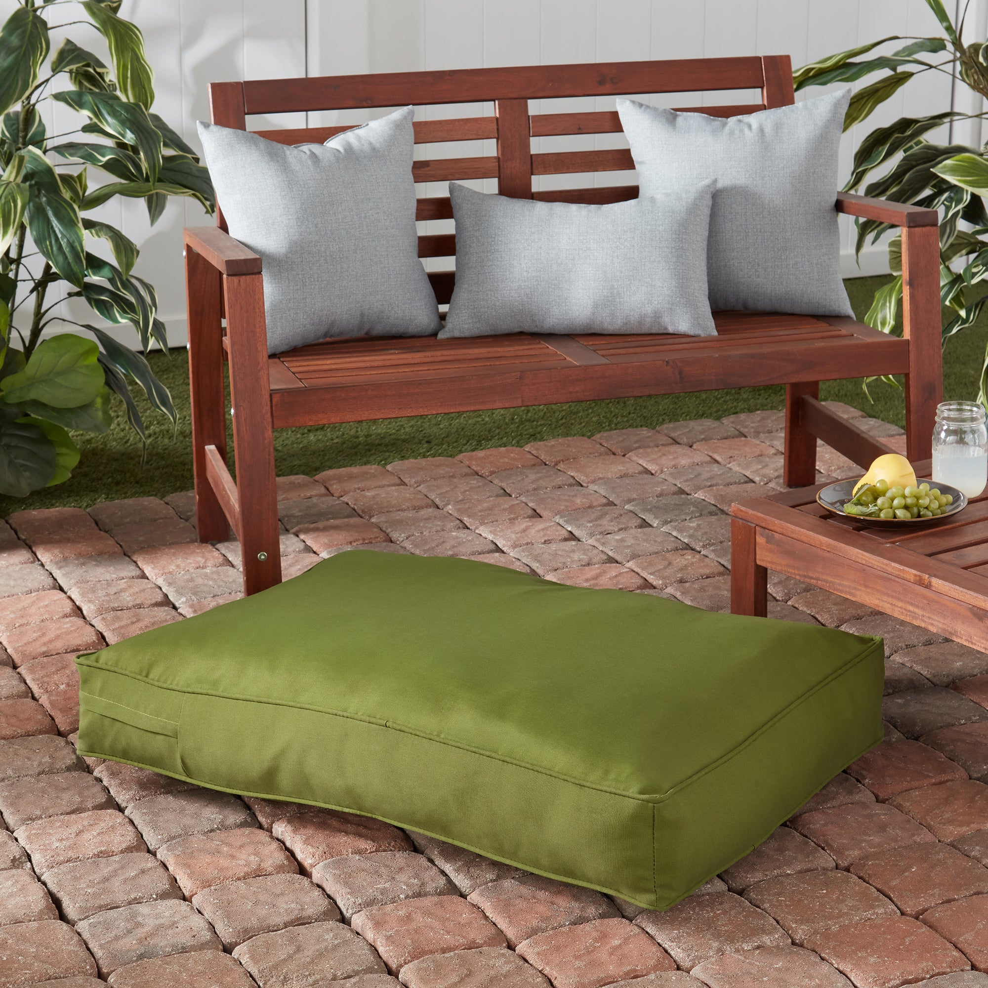 Happy Hounds Casey Indoor/Outdoor Pillow Style Dog Bed， Hunter， Small (36 x 24 in.)