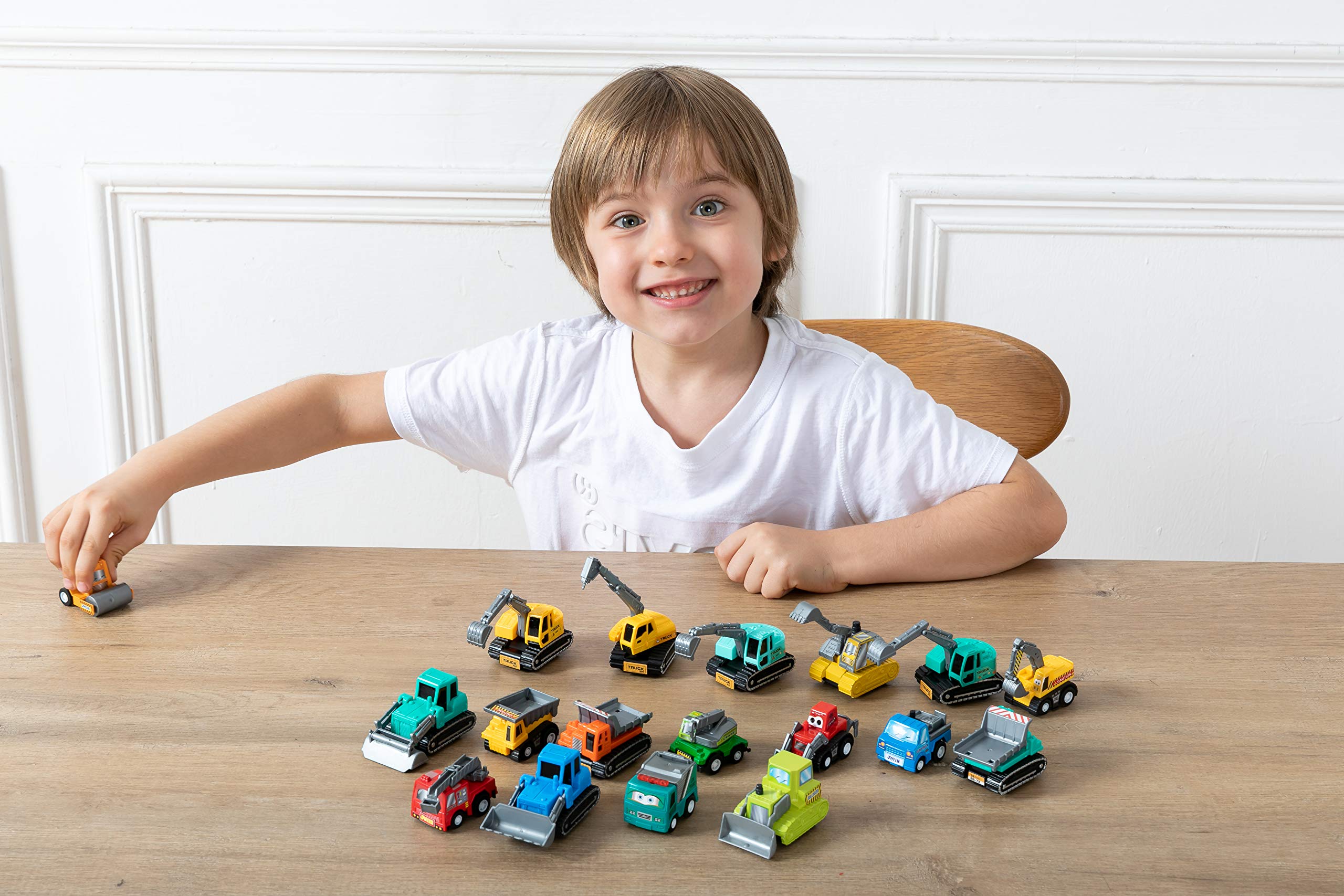 JOYIN 18 PCS Pull Back Car Assorted Mini Truck Model Car， Friction Powered Race Cars Vehicle Set for Toddlers， Boys， and Girls’ Educational Pretend Play