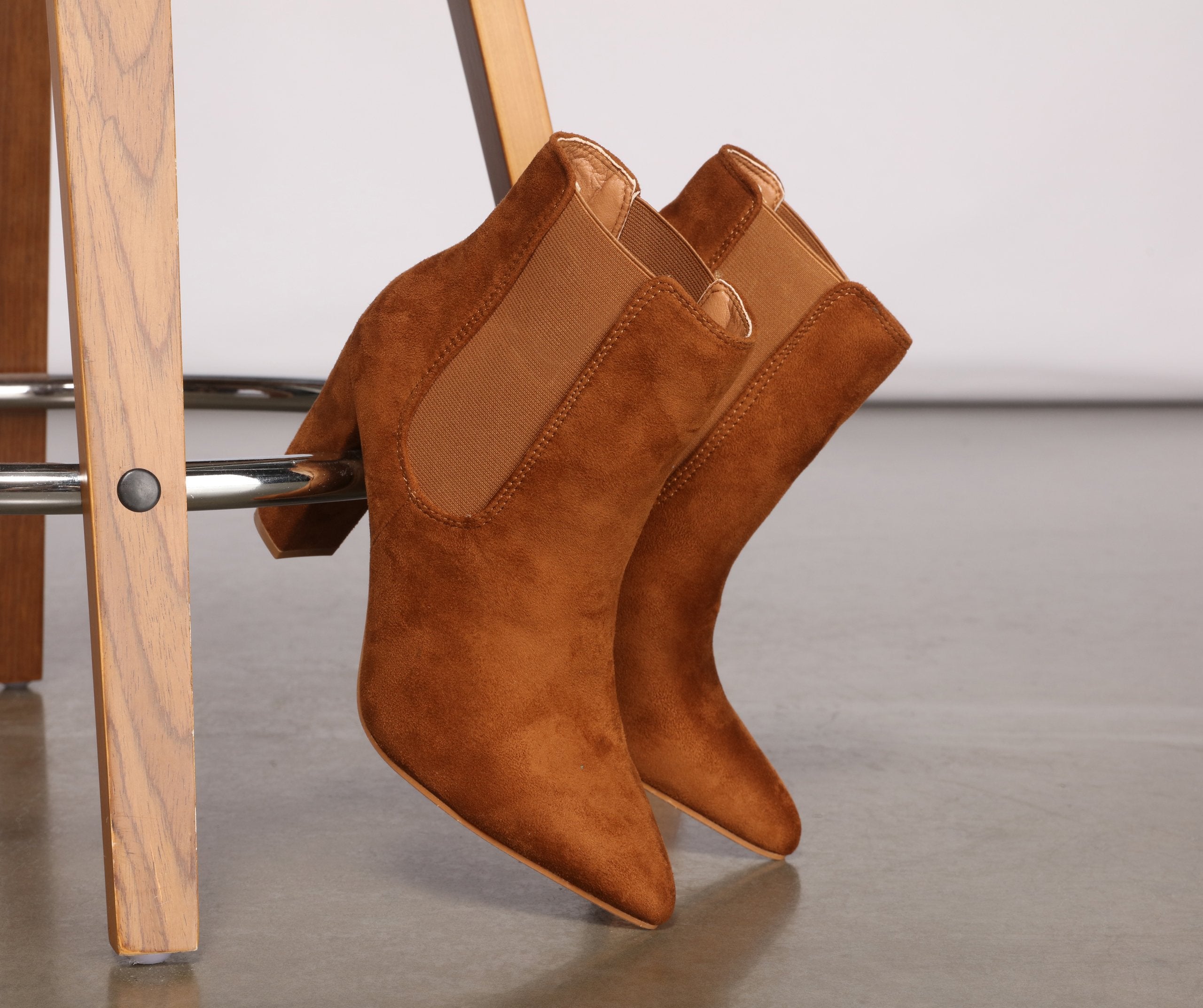 CLEARANCE - Basic Faux Suede Block Heel Booties