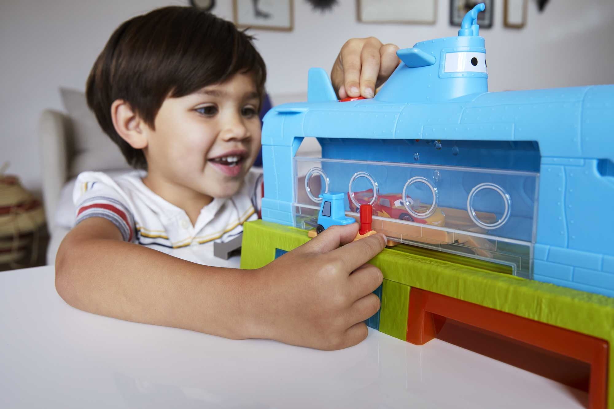 Disney and Pixar Cars Submarine Car Wash Playset with Color-Change Lightning McQueen Toy Car