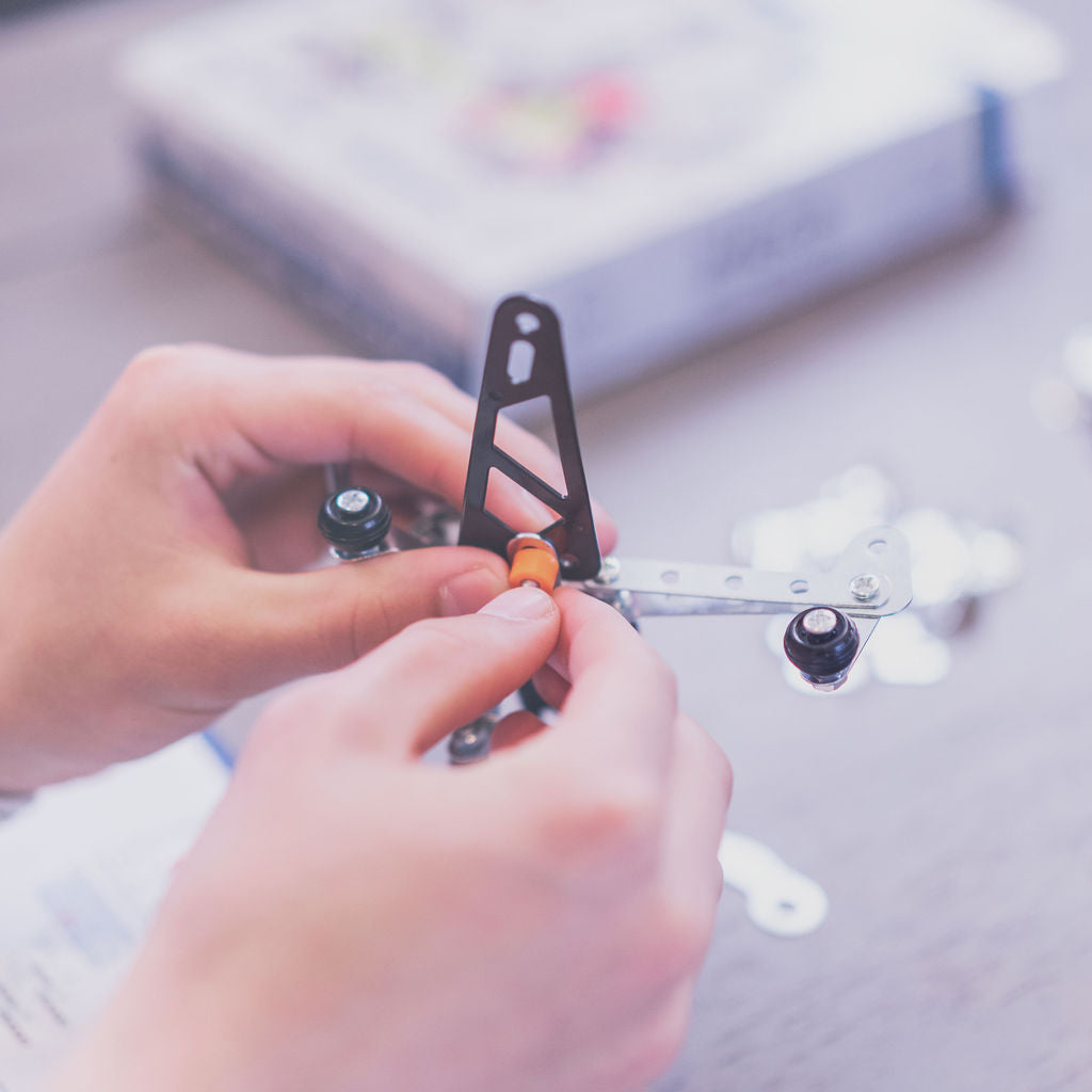 MALUVRIAN Erector Set Transformer Mega Robot for Boys - Girls 7-in-1 Metal Model Kits for Adults Teens Advanced Kids Stem Toy Educational Engineering