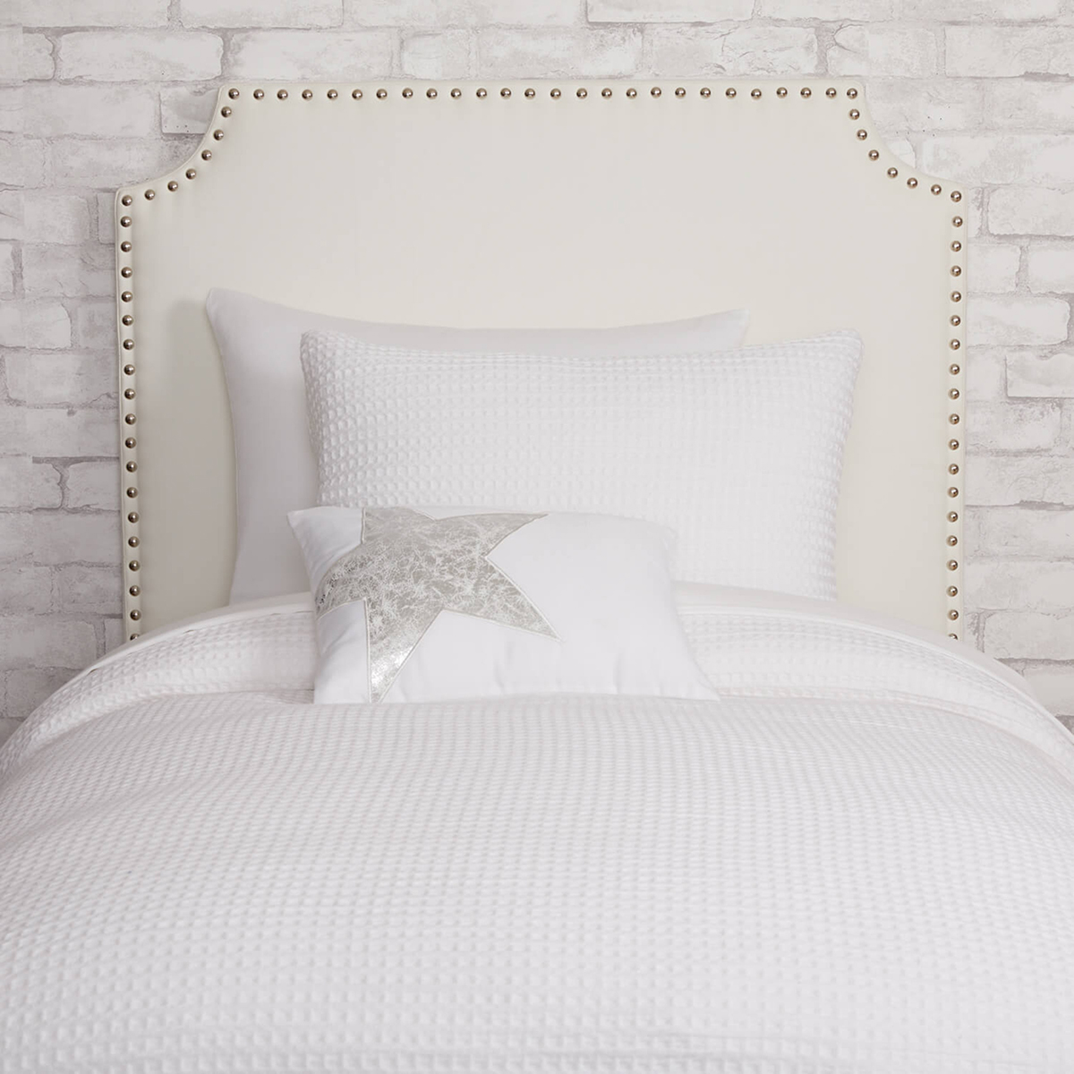 Dormify Jordyn Charging Studded Headboard