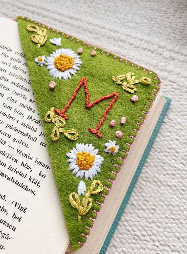 🔥BIG SALE - 49% OFF🔥🔥Personalized hand embroidered corner bookmark