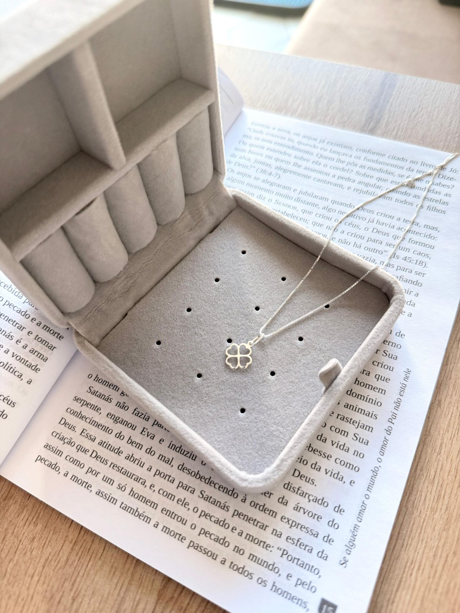 Colar Pingt. Trevo Vaz. (M)