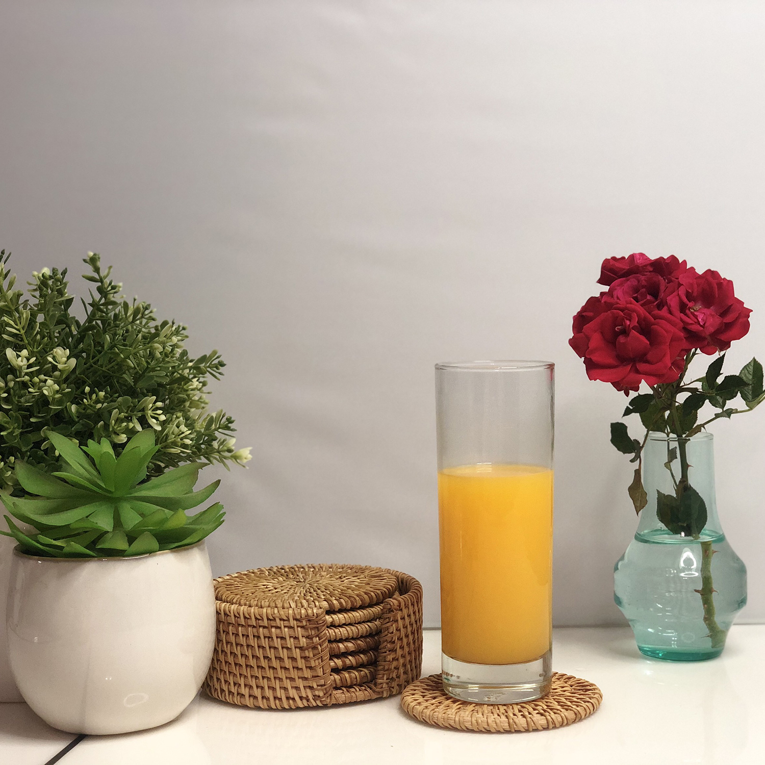 Eneocare Handmade Natural Rattan Coasters for Drinks， Wicker Boho Coasters， Woven Coasters for Drinks | Heat Resistant Reusable Saucers， Round Straw Trivet for Teacup， Set of 6 with Holder