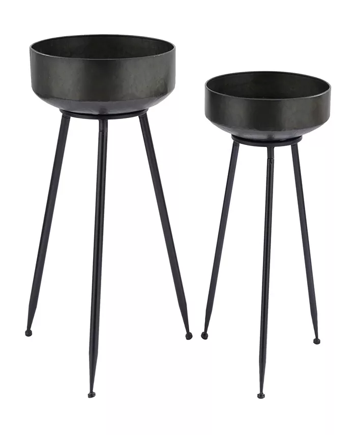 Rosemary Lane Black Metal Indoor Outdoor Planter Set of 2