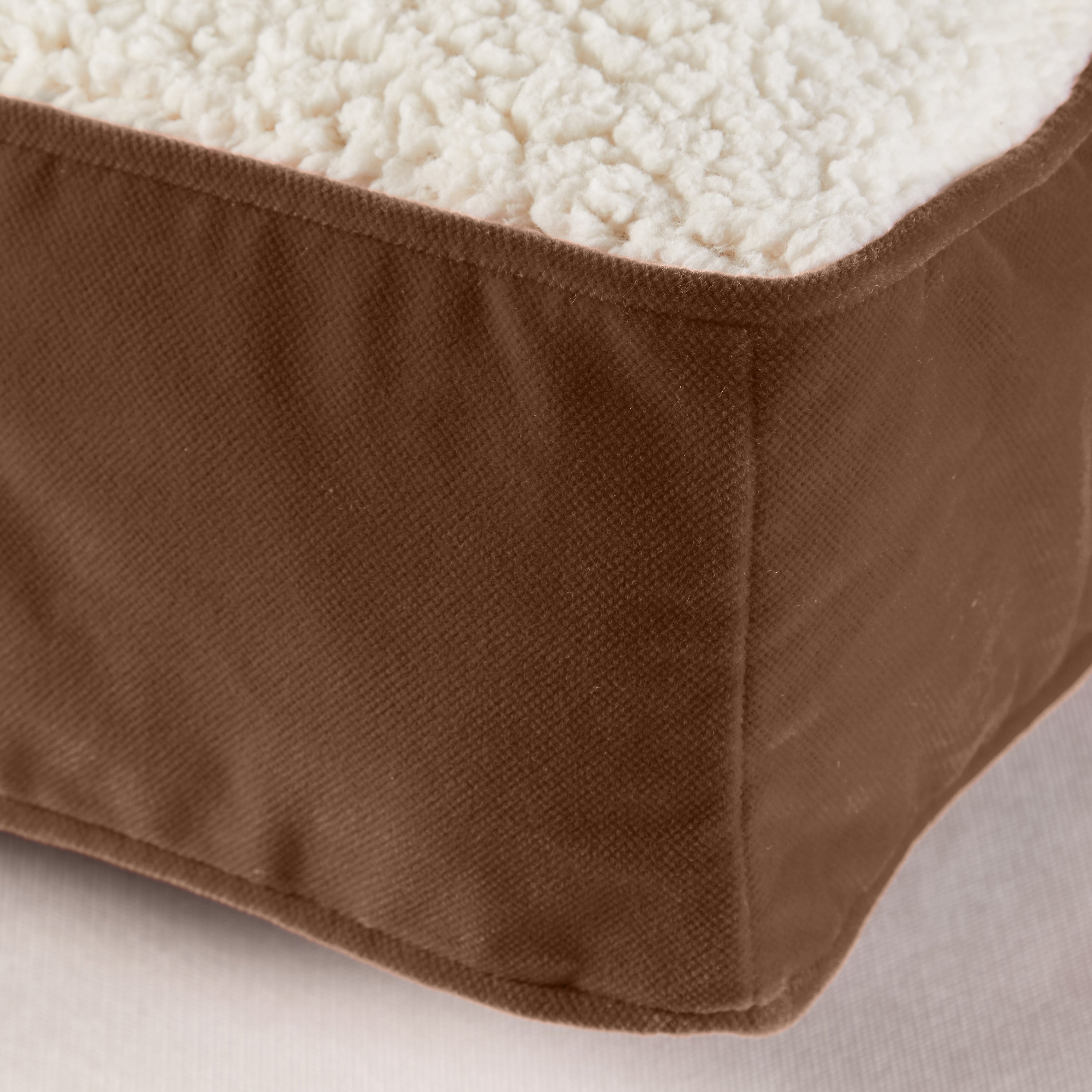 Happy Hounds Buster Sherpa Rectangle Pillow Style Dog Bed， Latte， Medium (42 x 30 in.)