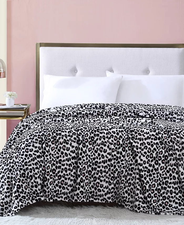 Betsey Johnson Betsey's Leopard Ultra Soft Plush Blanket， Twin