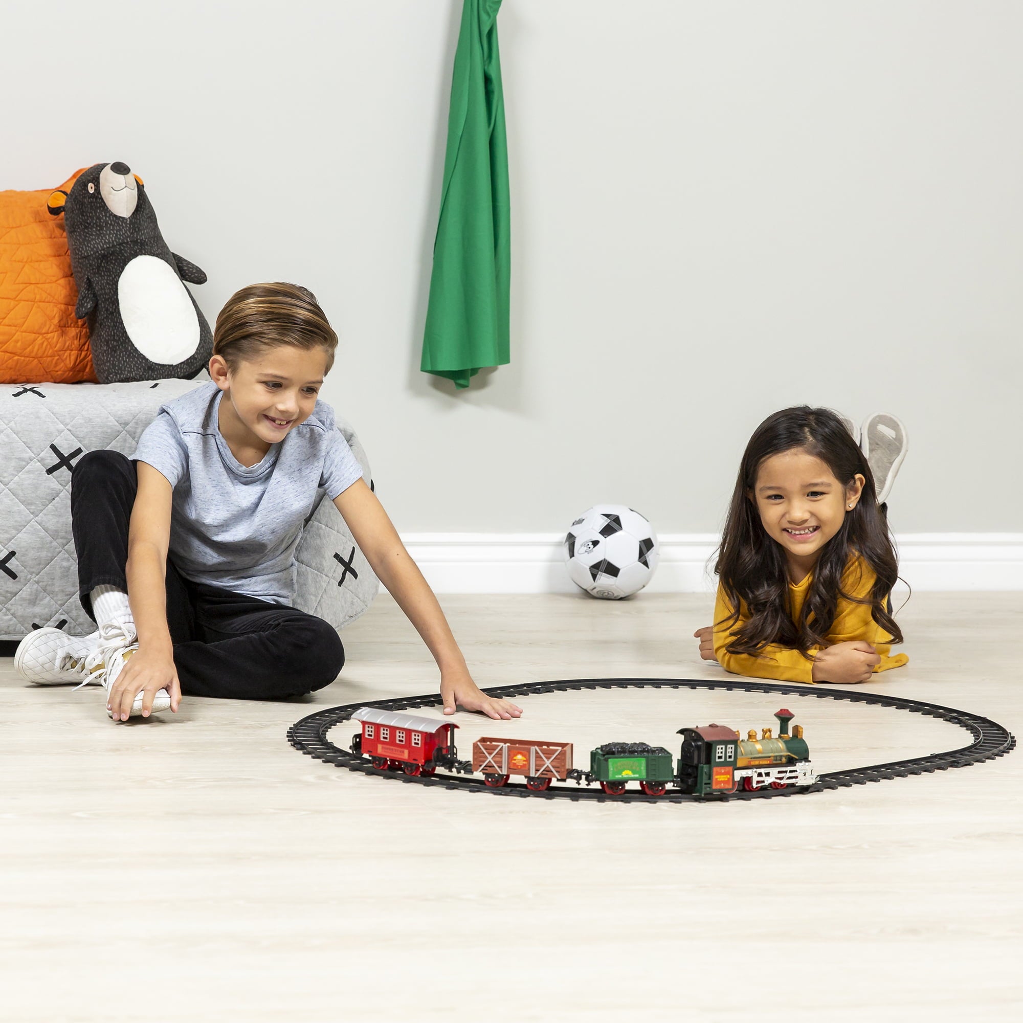 Best Choice Products Kids Classic Electric Railway Train Car Track Play Set Toy w/ Music， Lights