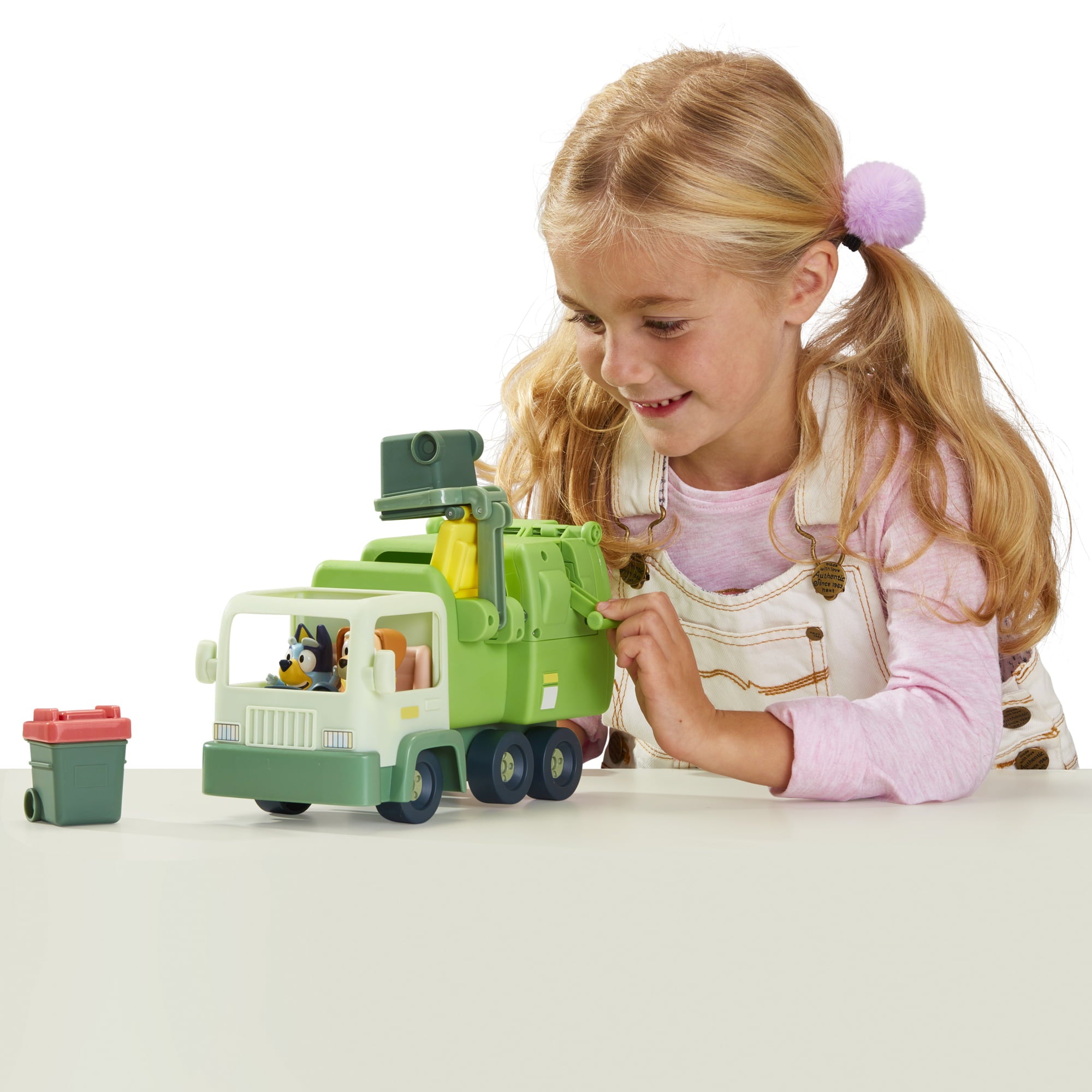 Bluey， Garbage Truck Vehicle Playset， Bluey and Bin Man 2.5-3 inch Figures and Accessories， Preschool， Ages 3+