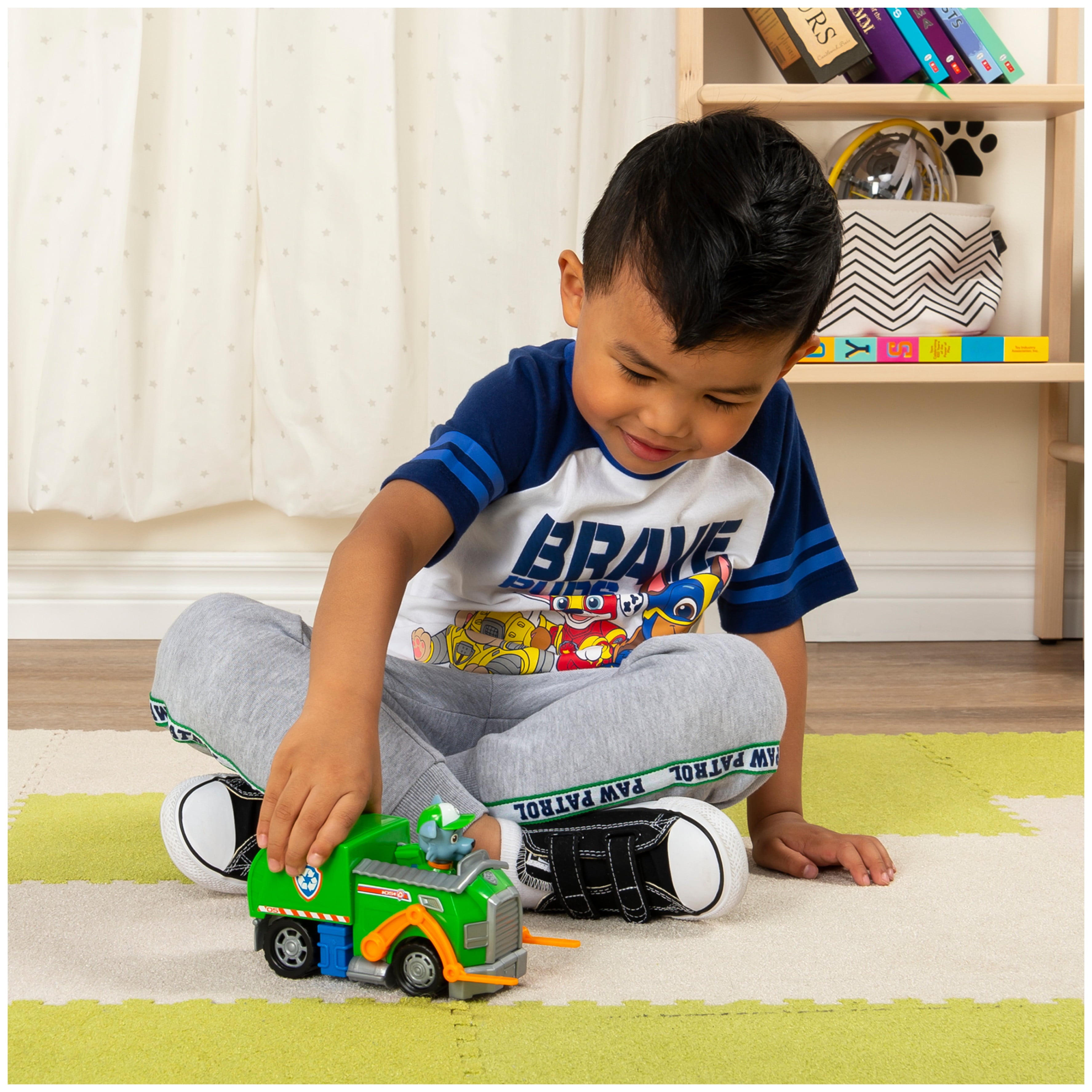 PAW Patrol， Rocky’s Recycle Truck Vehicle with Collectible Figure， for Kids Aged 3 and up
