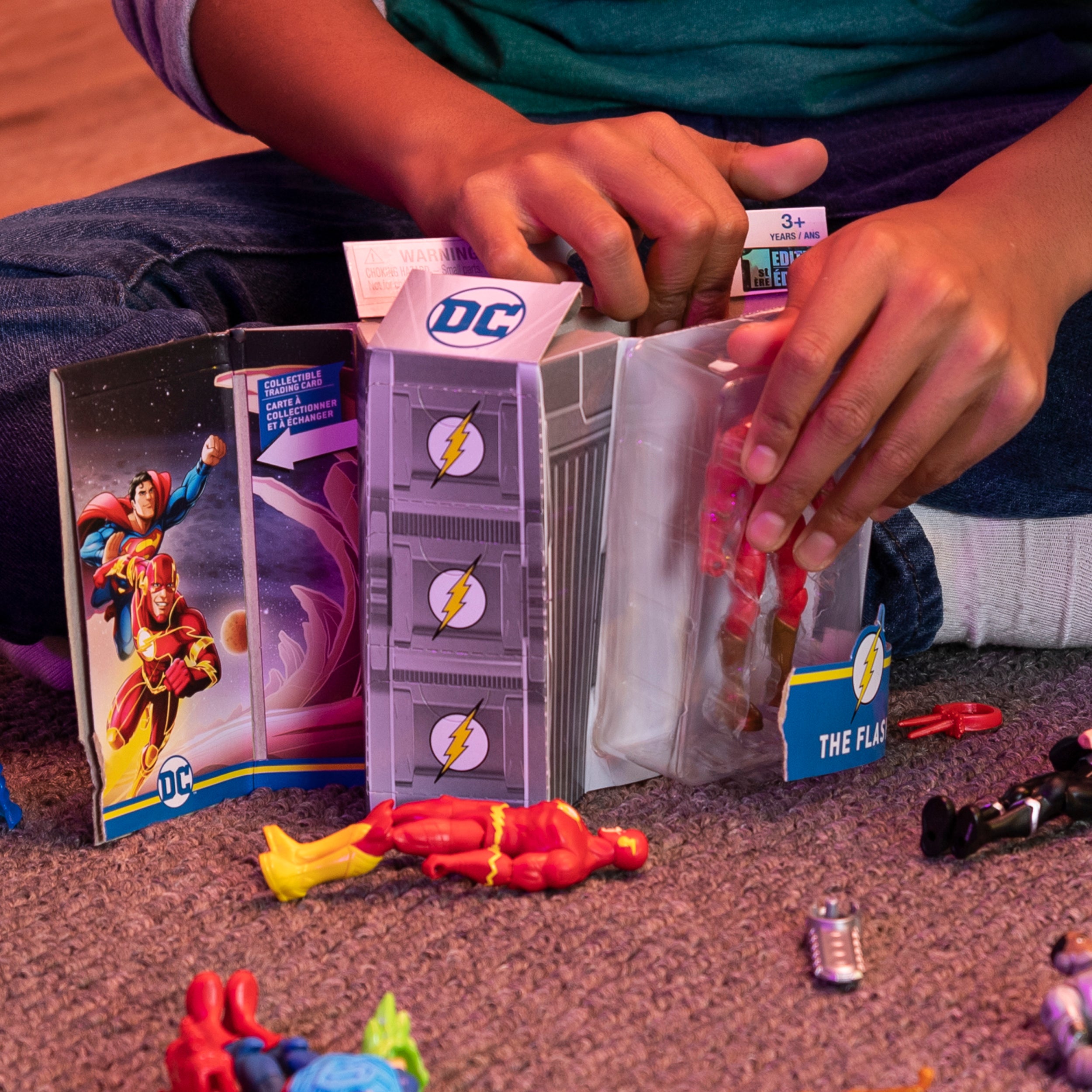 DC Comics， 4-Inch THE FLASH Action Figure with 3 Mystery Accessories， Adventure 1