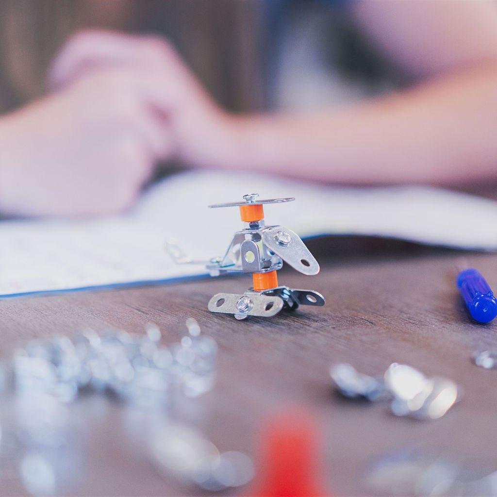 MALUVRIAN Erector Set Transformer Mega Robot for Boys - Girls 7-in-1 Metal Model Kits for Adults Teens Advanced Kids Stem Toy Educational Engineering