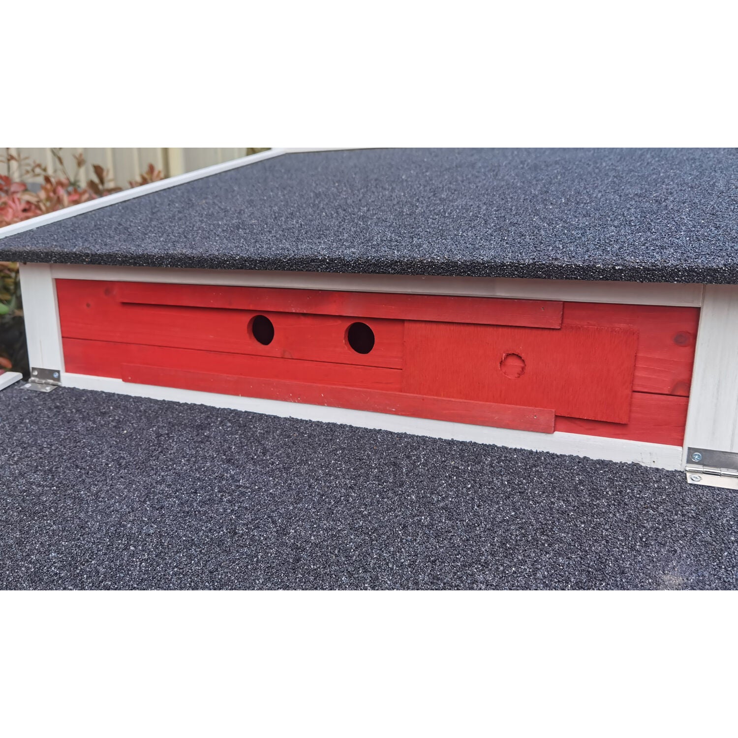 Hanover Outdoor Elevated Wooden Chicken Coop with Ramp， Wire Mesh Run， Waterproof Roof， Removable Tray， and External Door- HANCC0105-RED