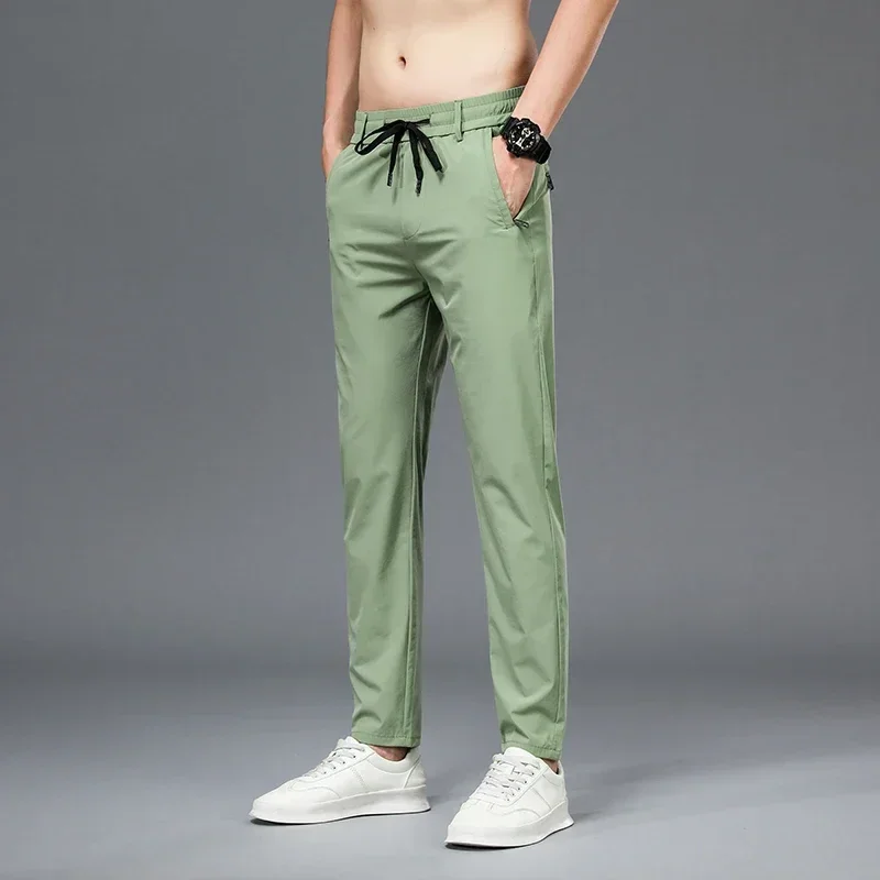 [COMPRE 1 E LEVE 3] Calça Zenith™ em Seda Gelo com Efeito Resfriador / A Calça que Une Tecnologia, Estilo e Máximo Conforto!