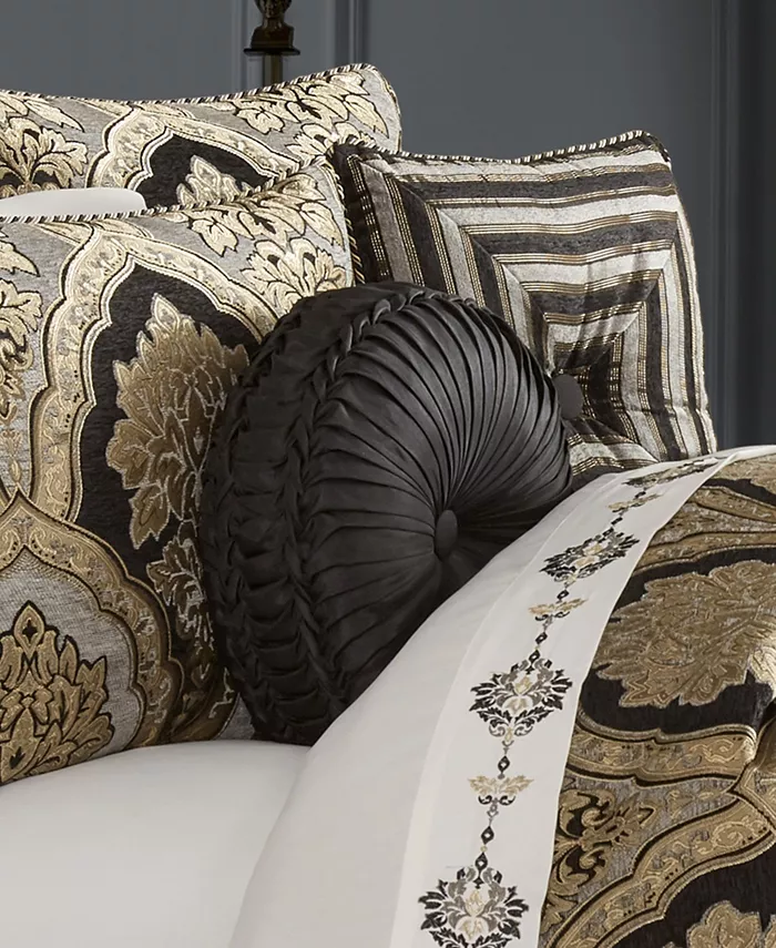 J Queen New York Melina Tufted Decorative Pillow， 15