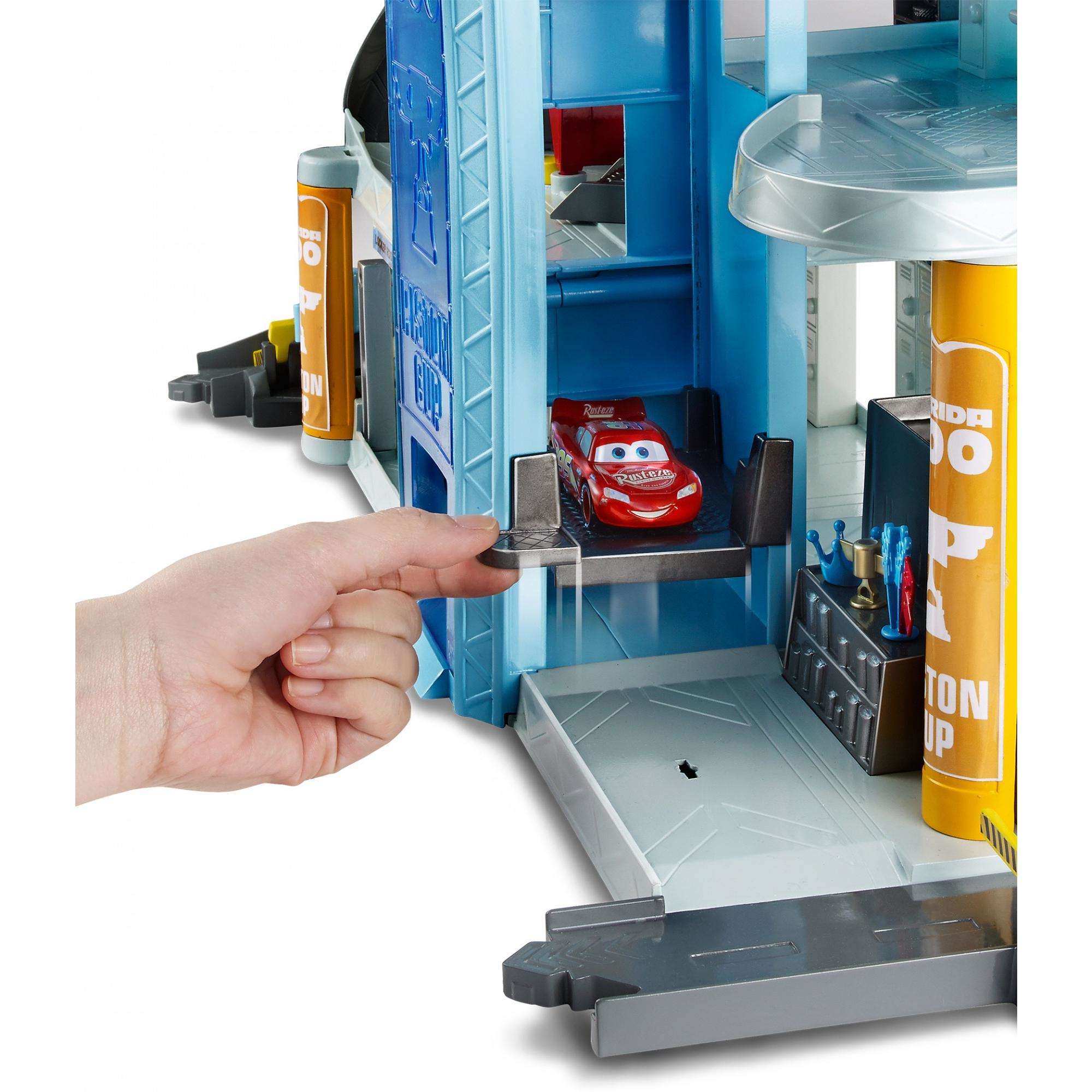 Disney/Pixar Cars 3 Florida Speedway Mega Garage Play Set