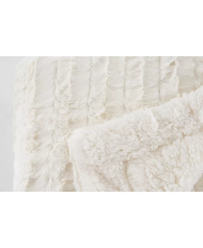 Happycare Textiles Reversible Sherpa Throw Blanket