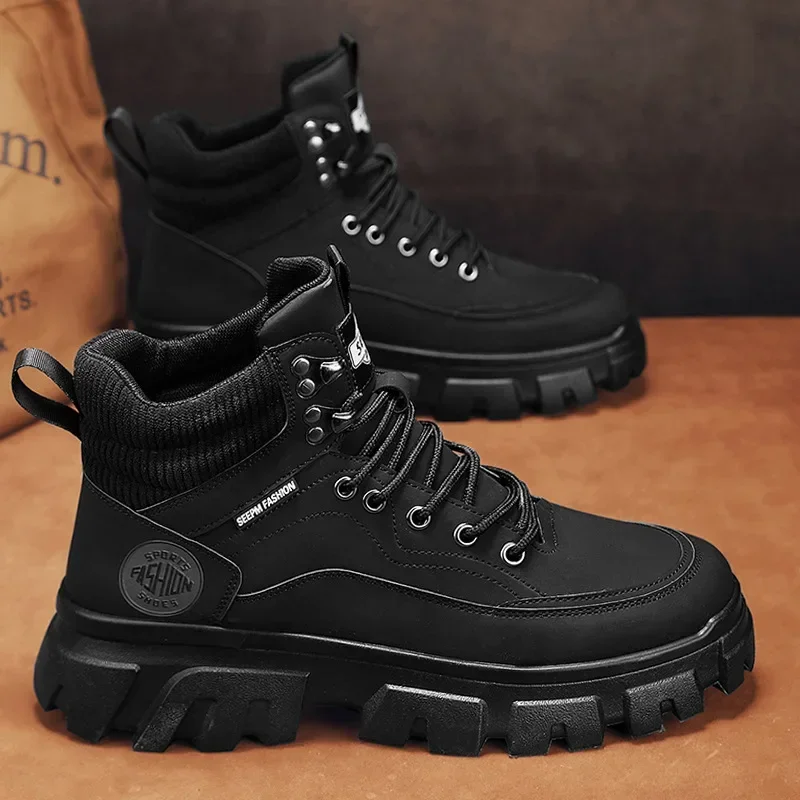 Bota Highlander™ com Solado Antiderrapante e Design Tático / Estilo Robusto e Conforto de Verdade para Encarar Qualquer Caminho!