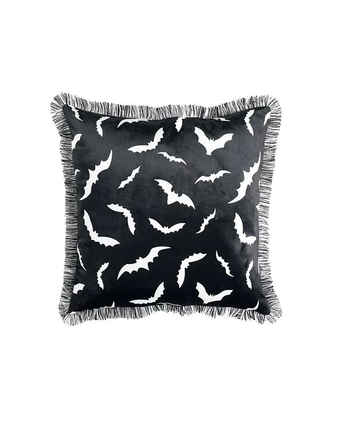 Lush Dandeacutecor Swarm Of Bats Decorative Pillow， 18