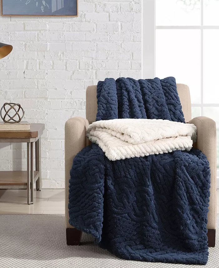 Nautica Declan Sherpa Throw， 60