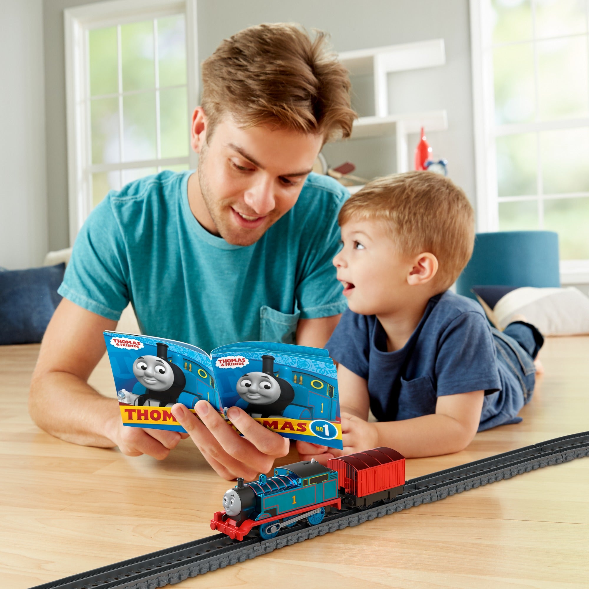 Thomas and Friends Celebration Thomas Metallic Engine and Book