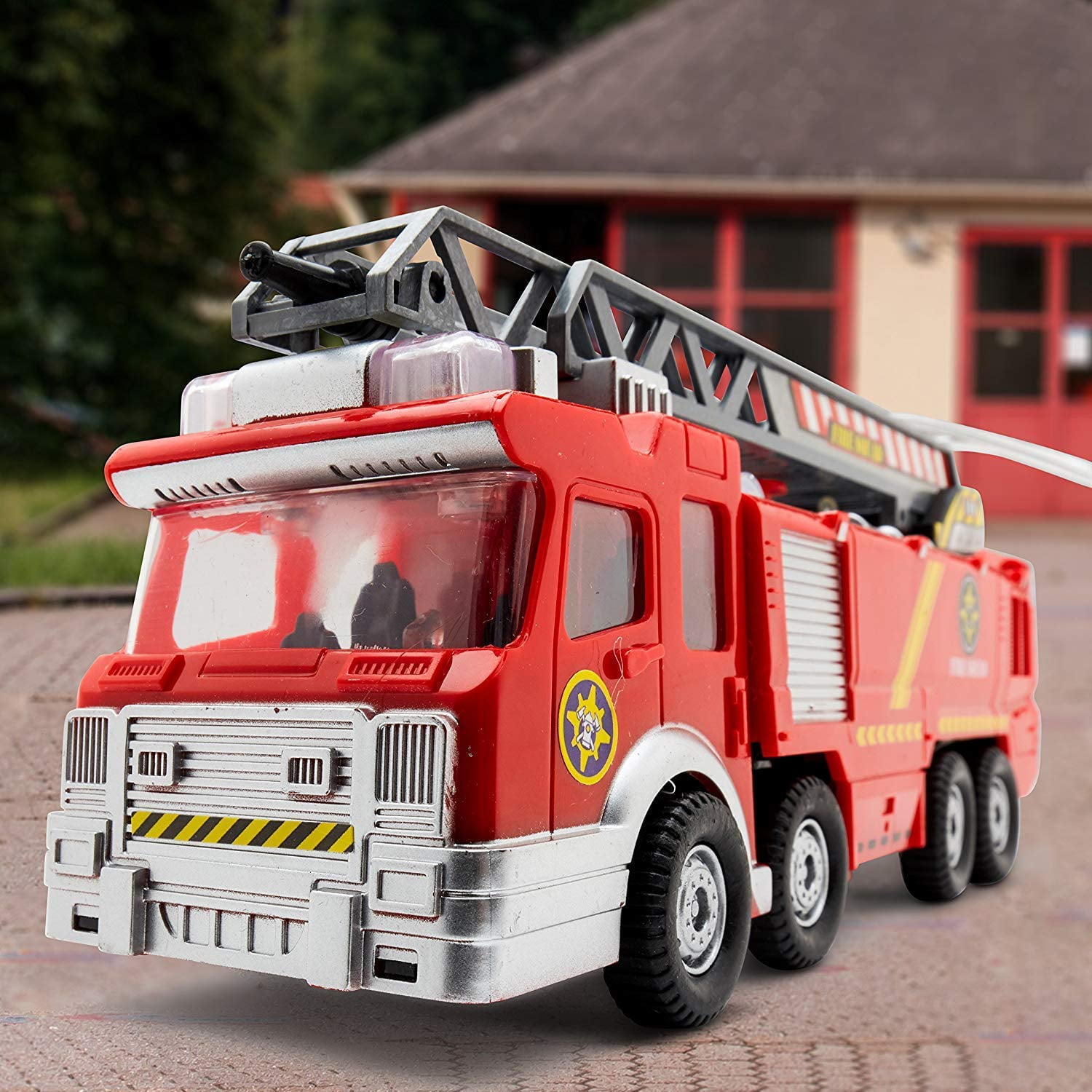 Top Race Fire Engine Truck with Water Pump Spray， Extending Rescue Ladder， and Flashing
