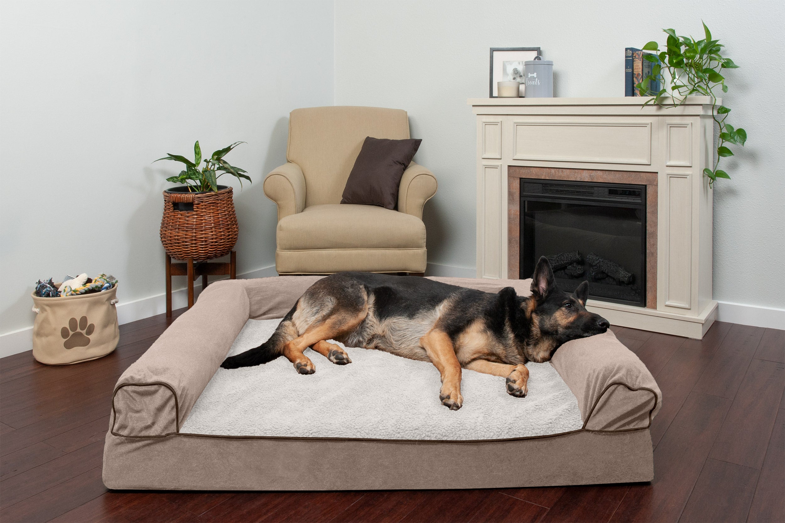 FurHaven | Cooling Gel Faux Fleece and Chenille Sofa Pet Bed for Dogs and Cats， Cream， Jumbo Plus