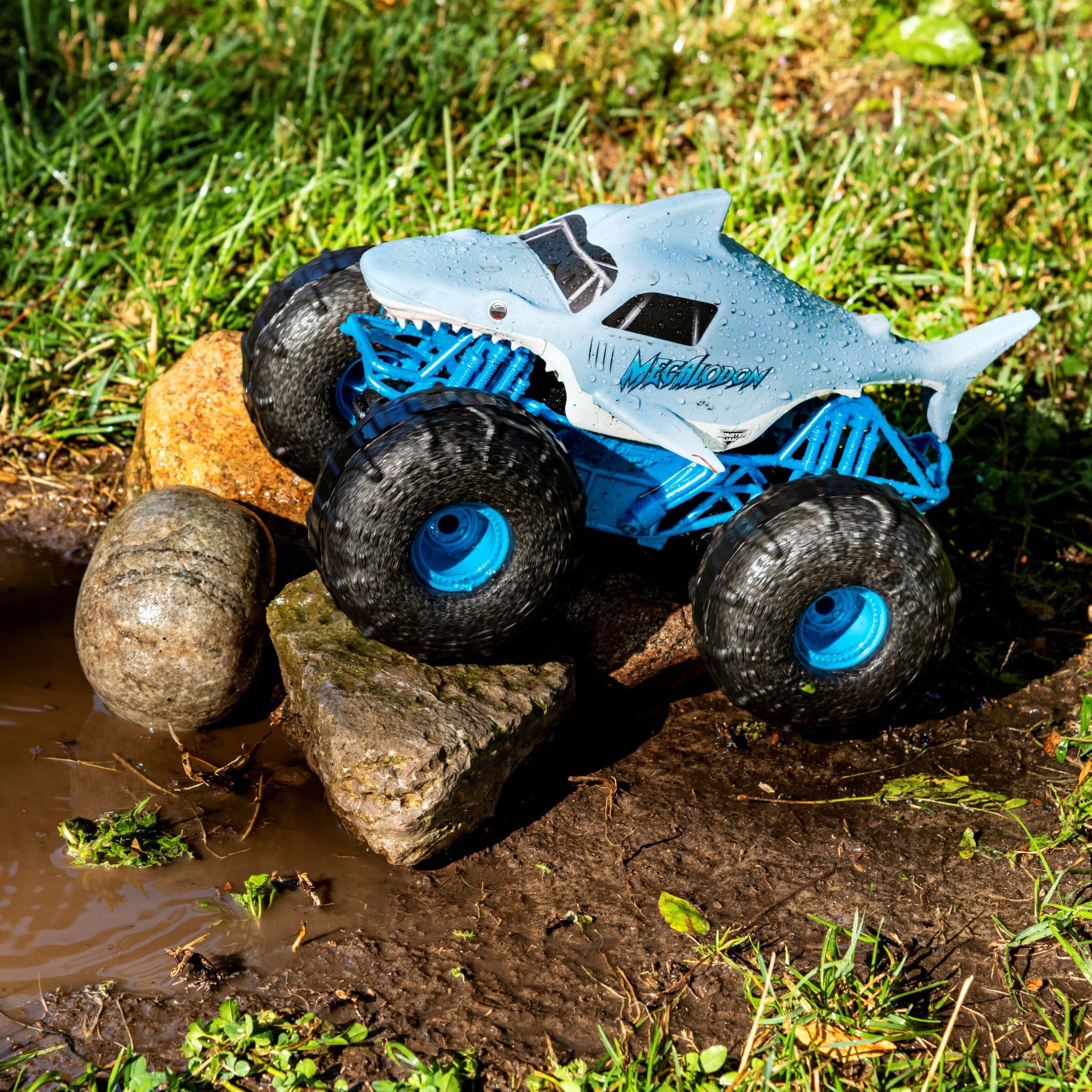 Monster Jam， Official Megalodon Storm All-Terrain Remote Control Monster Truck Toy Vehicle， 1:15 Scale