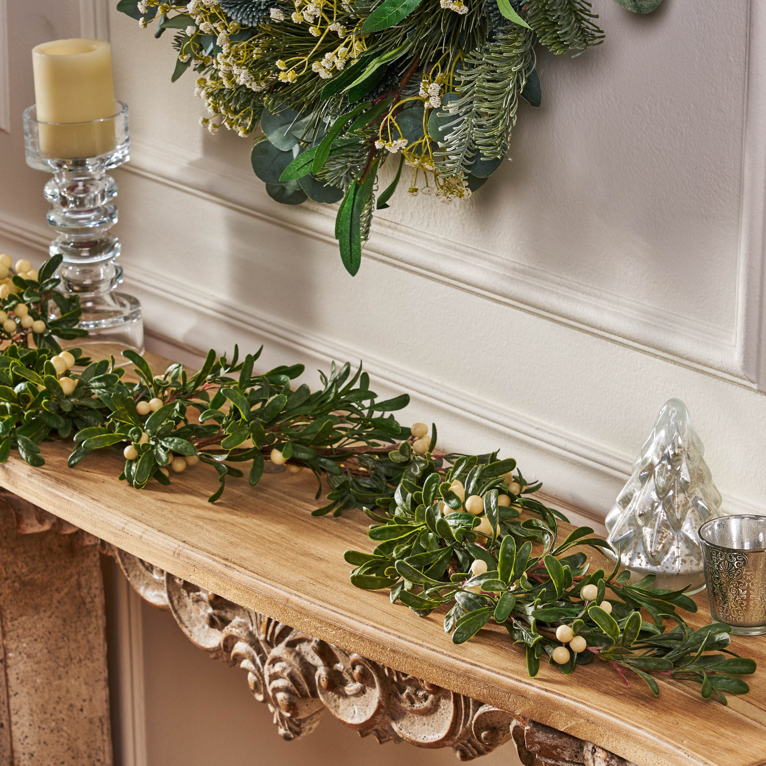 Mina 4.5-foot Snowberry Artificial Garland, Green and White