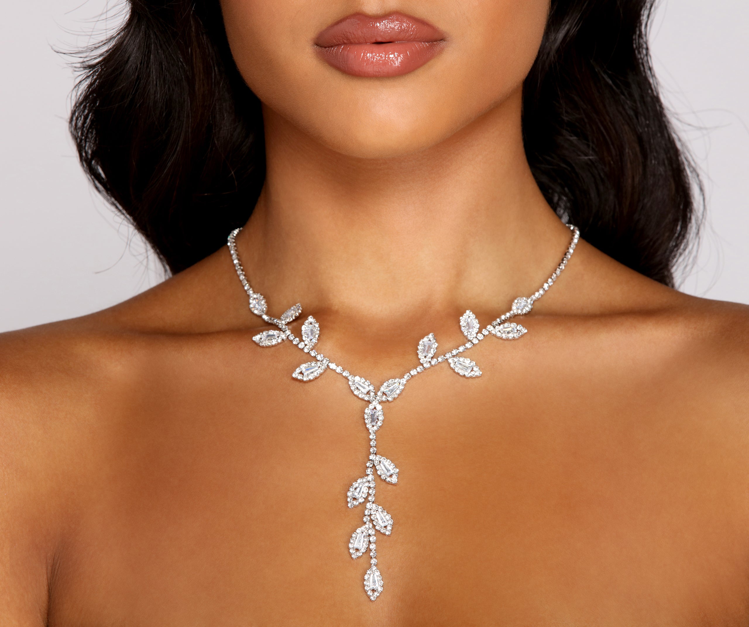 So Luxe Rhinestone Leaf Collar