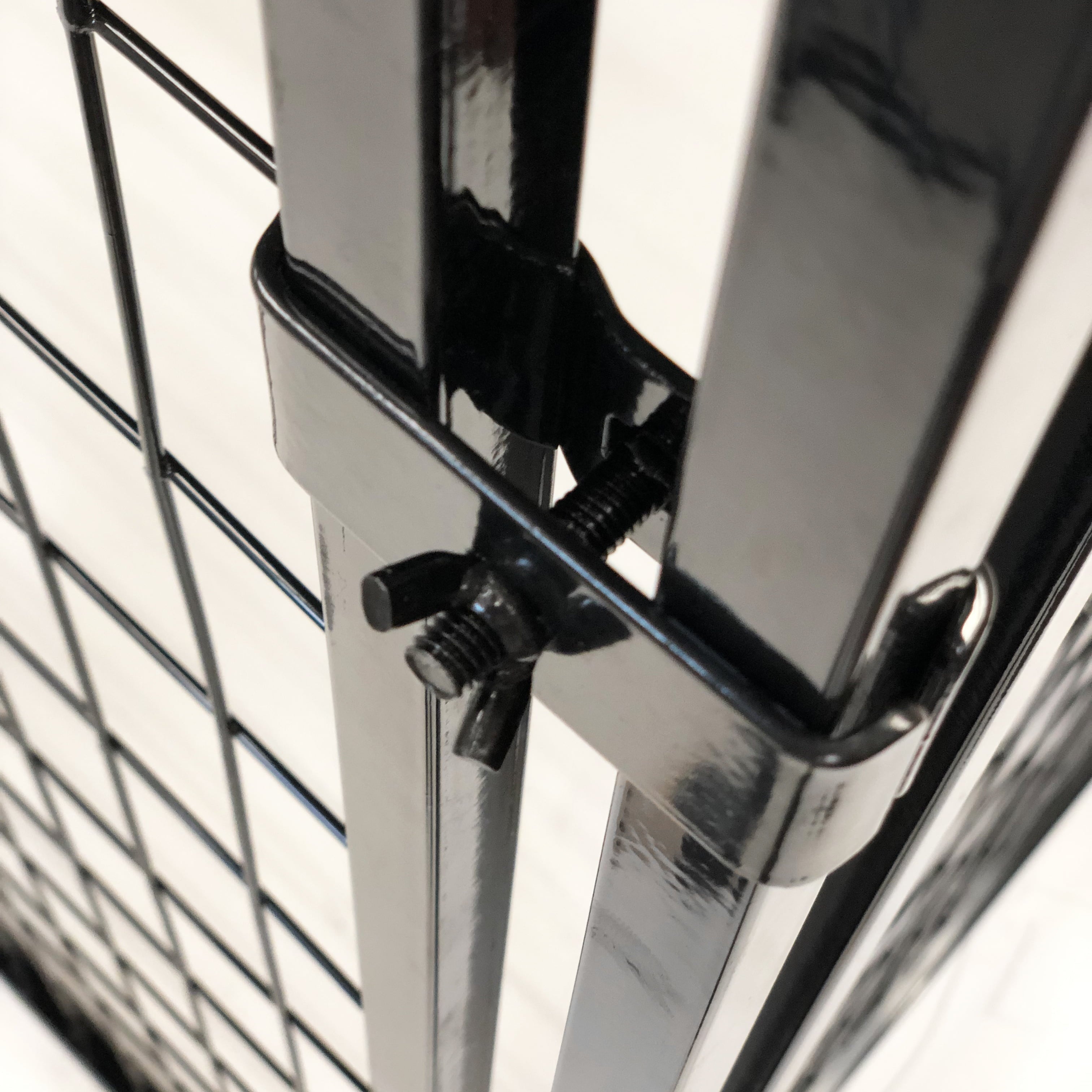 KennelMaster Black Welded Wire Dog Kennel， 48