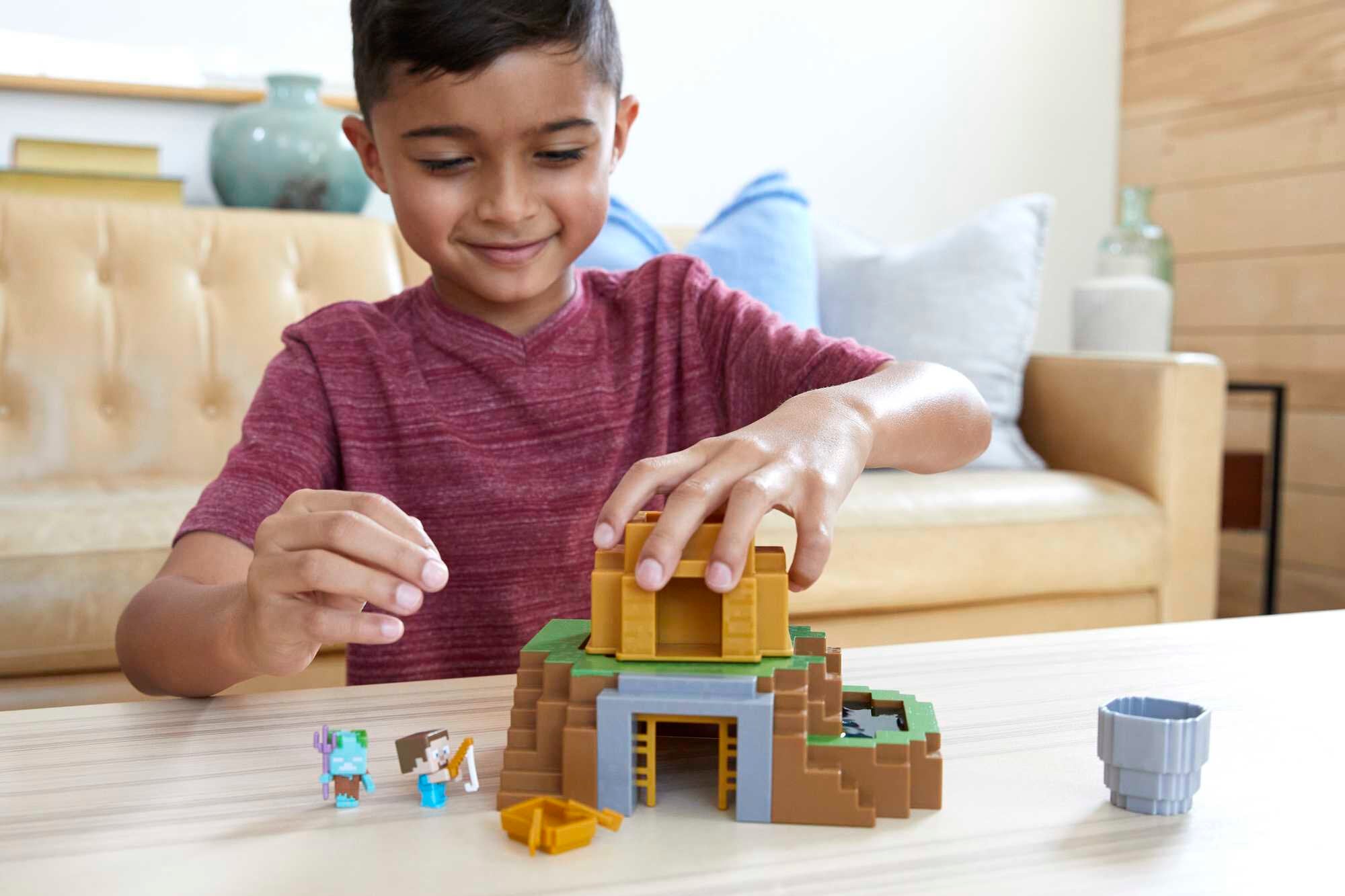 Minecraft Transforming Oasis Playset With Mini Figures Plus Accessories and Slime