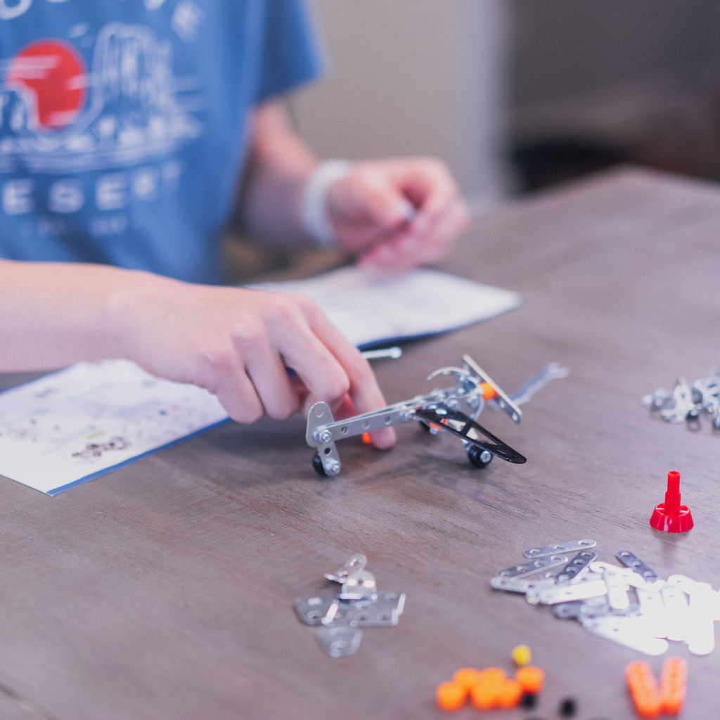 MALUVRIAN Erector Set Transformer Mega Robot for Boys - Girls 7-in-1 Metal Model Kits for Adults Teens Advanced Kids Stem Toy Educational Engineering