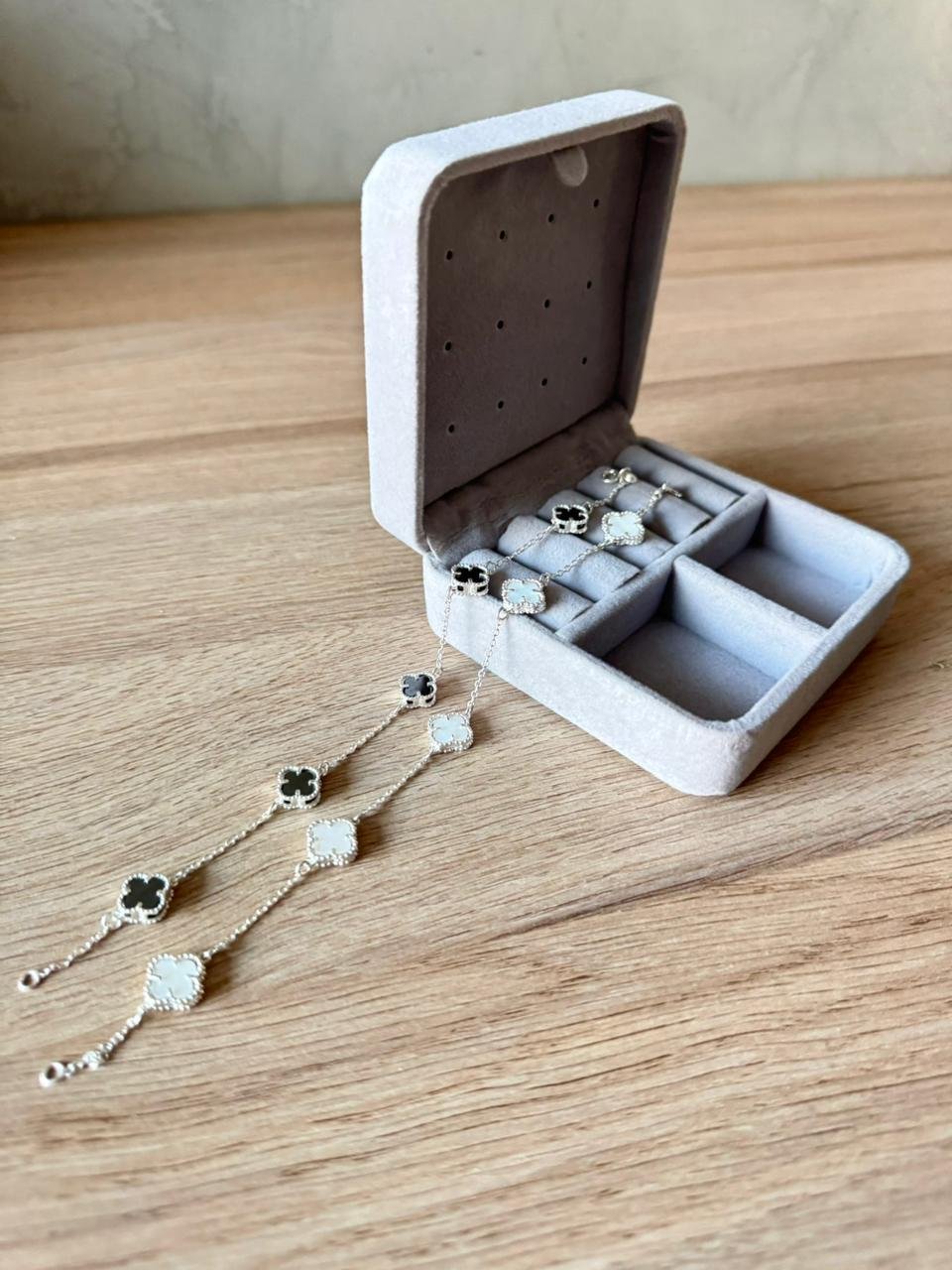 Choker 5 Trevos c/ Pedra Ônix Natural