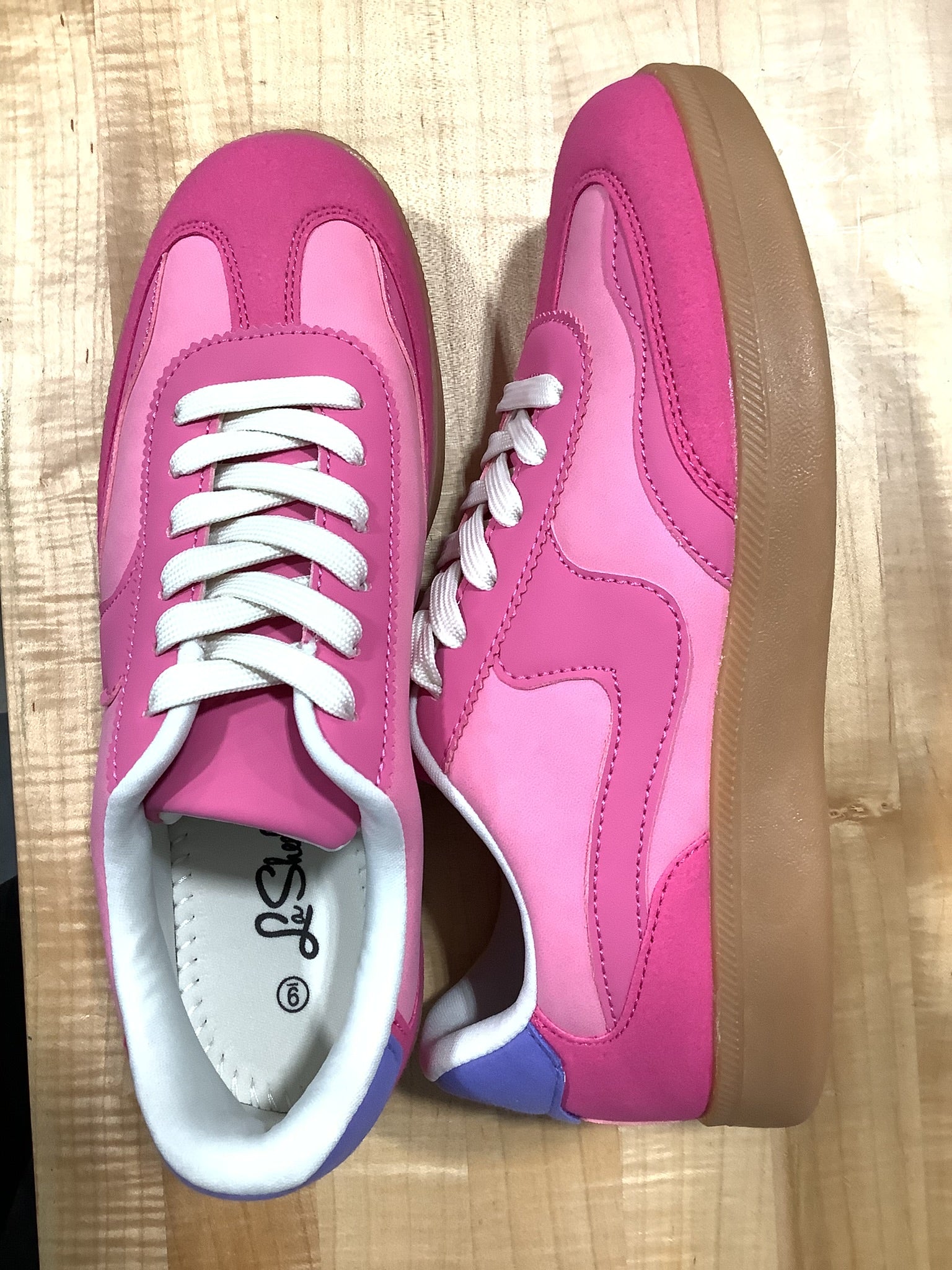 Wavy Design Low Top Sneakers