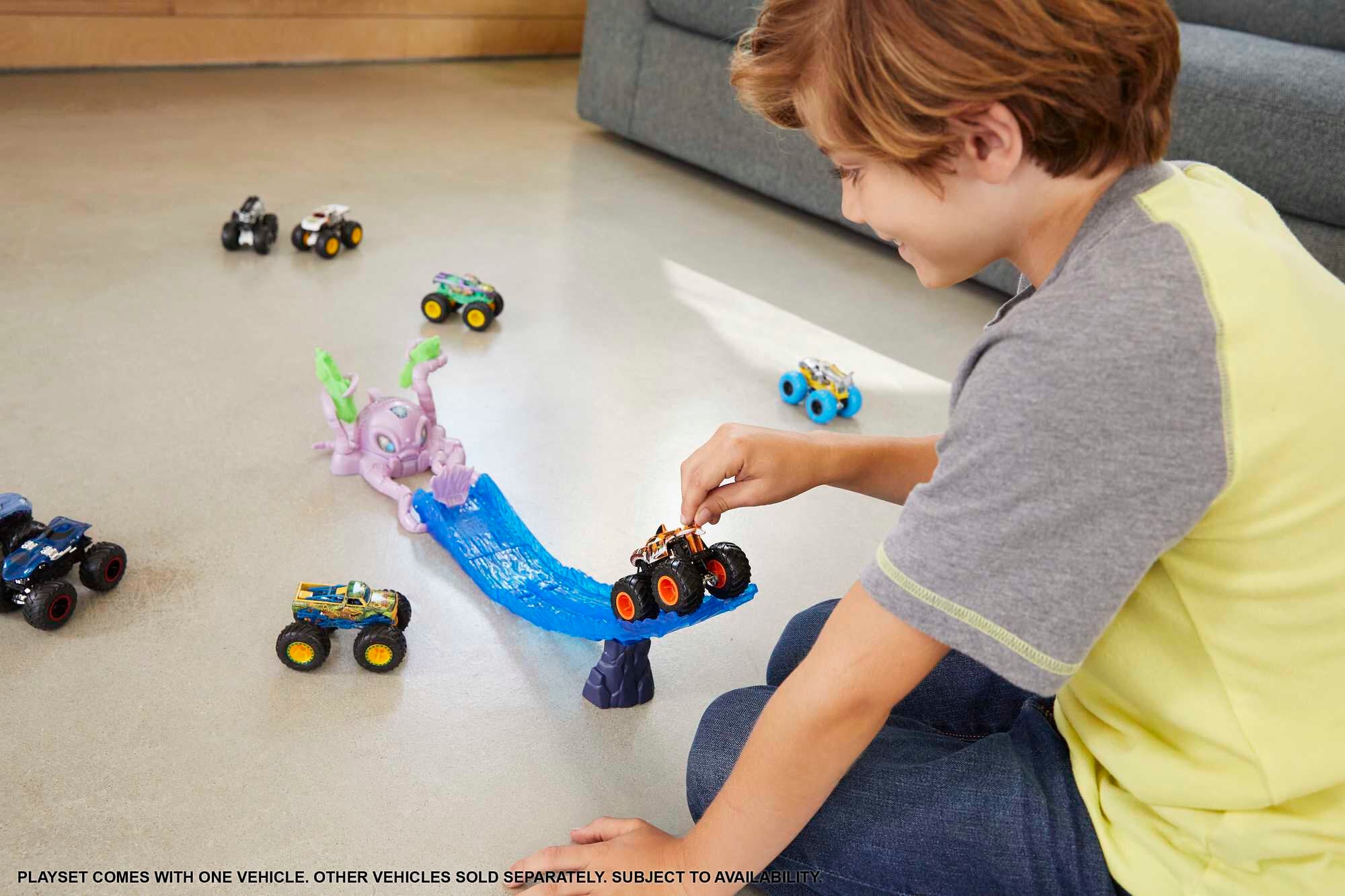 Hot Wheels Monster Trucks Octo-Slam Hero Playset with 1 Die-Cast Vehicle