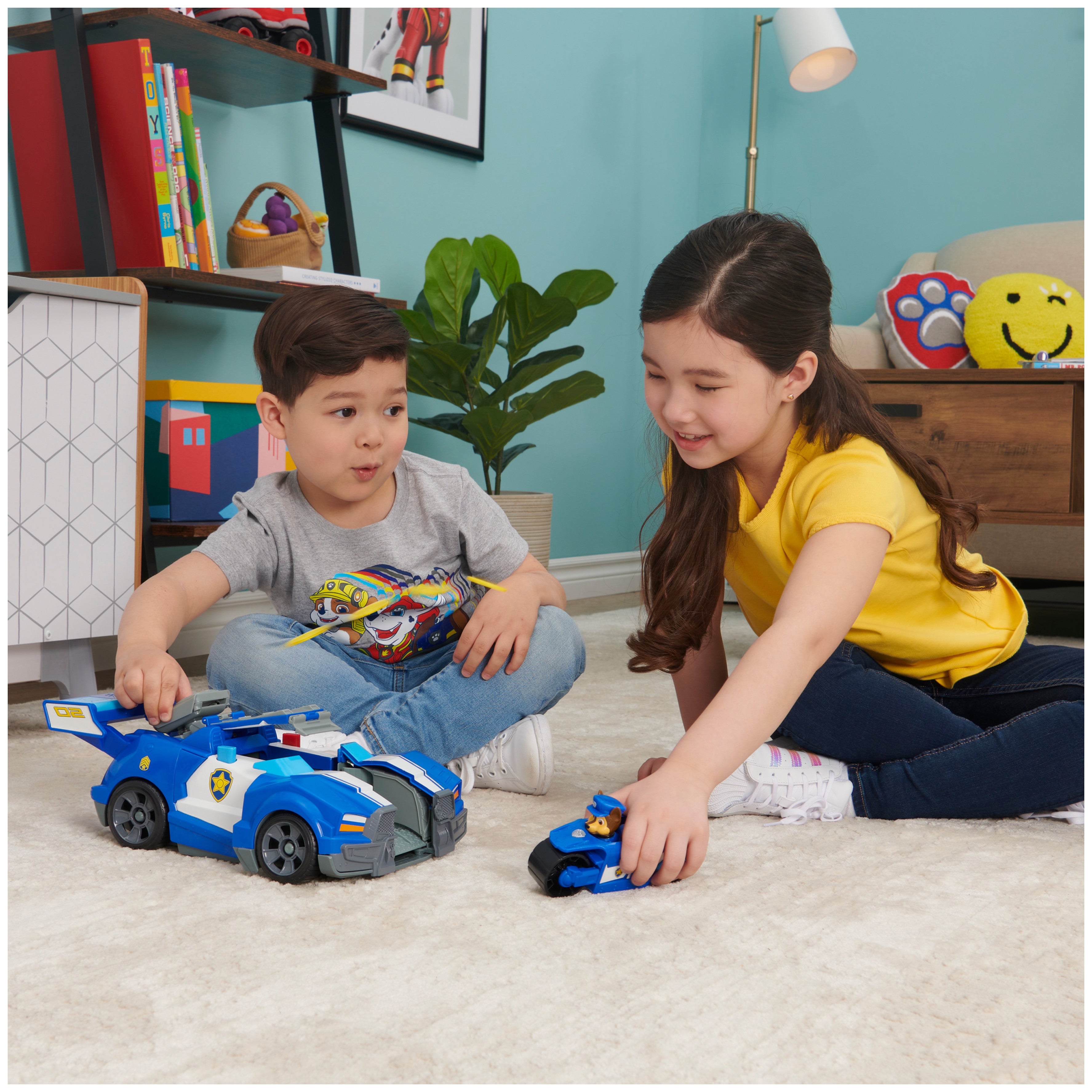 PAW Patrol， Chase 2-in-1 Transforming Movie City Cruiser and Motorcycle