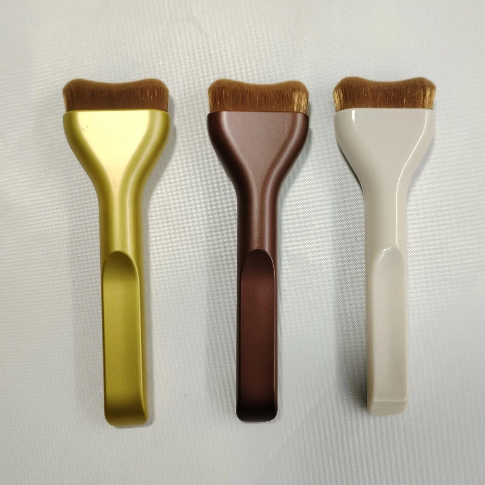 NewArrived Single Foundation Brush Tongue-Shaped Makeup Brush