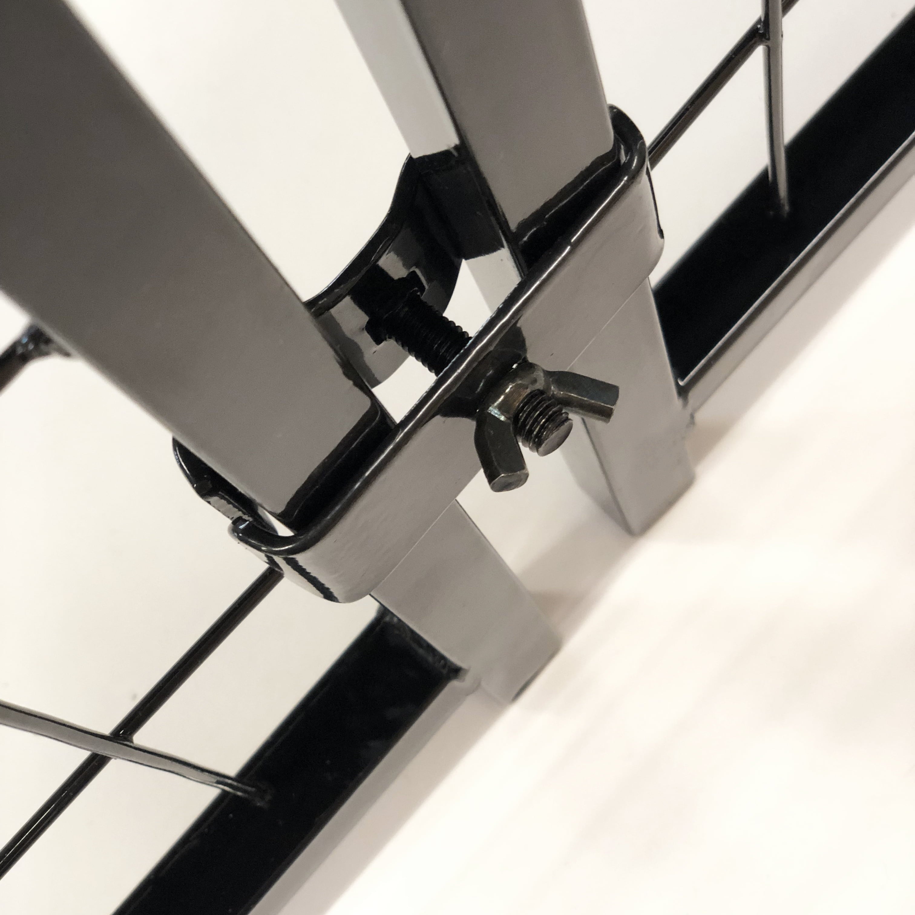 KennelMaster Black Welded Wire Dog Kennel， 48