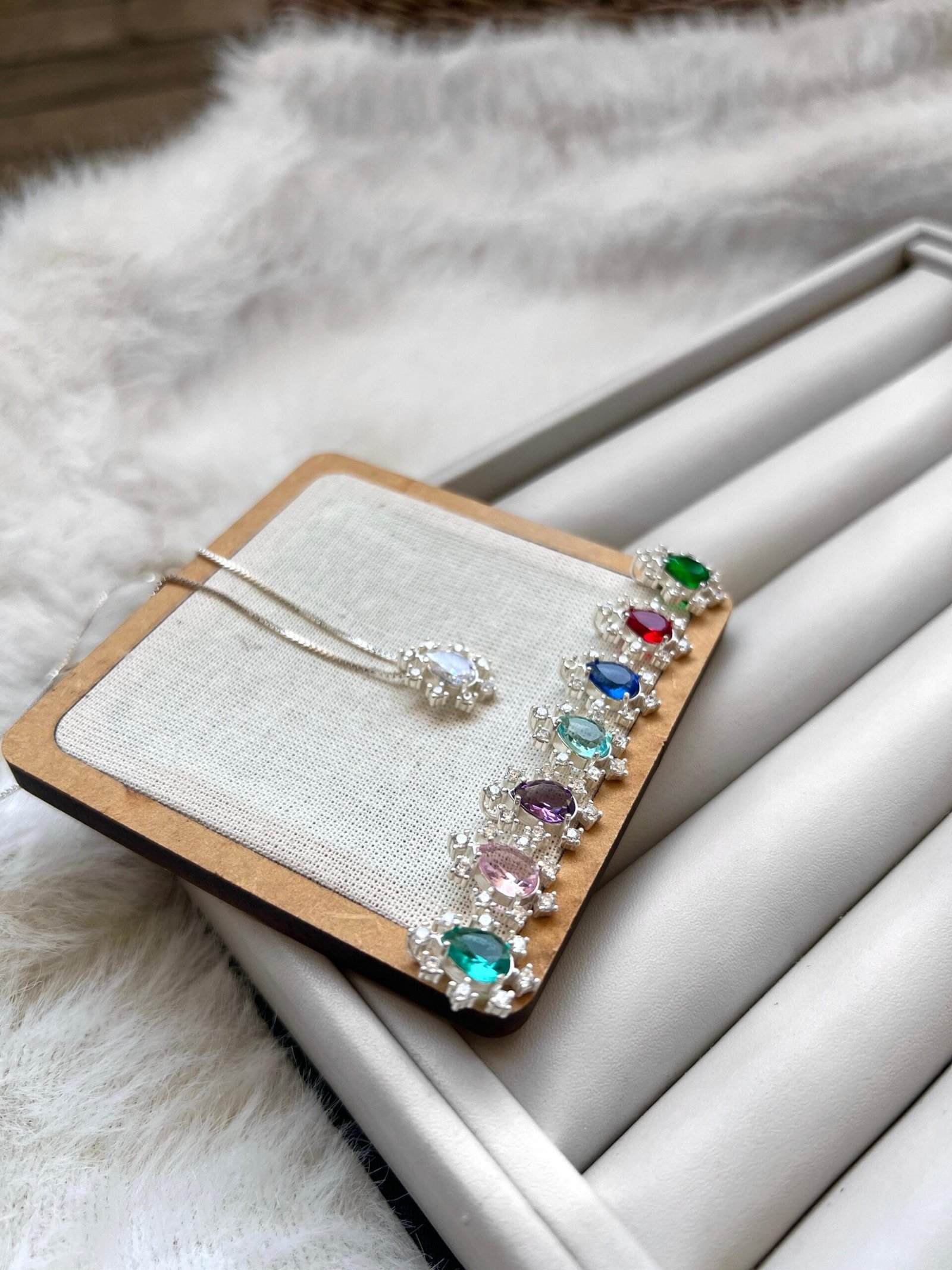 Colar 9 Pedras Cravej.