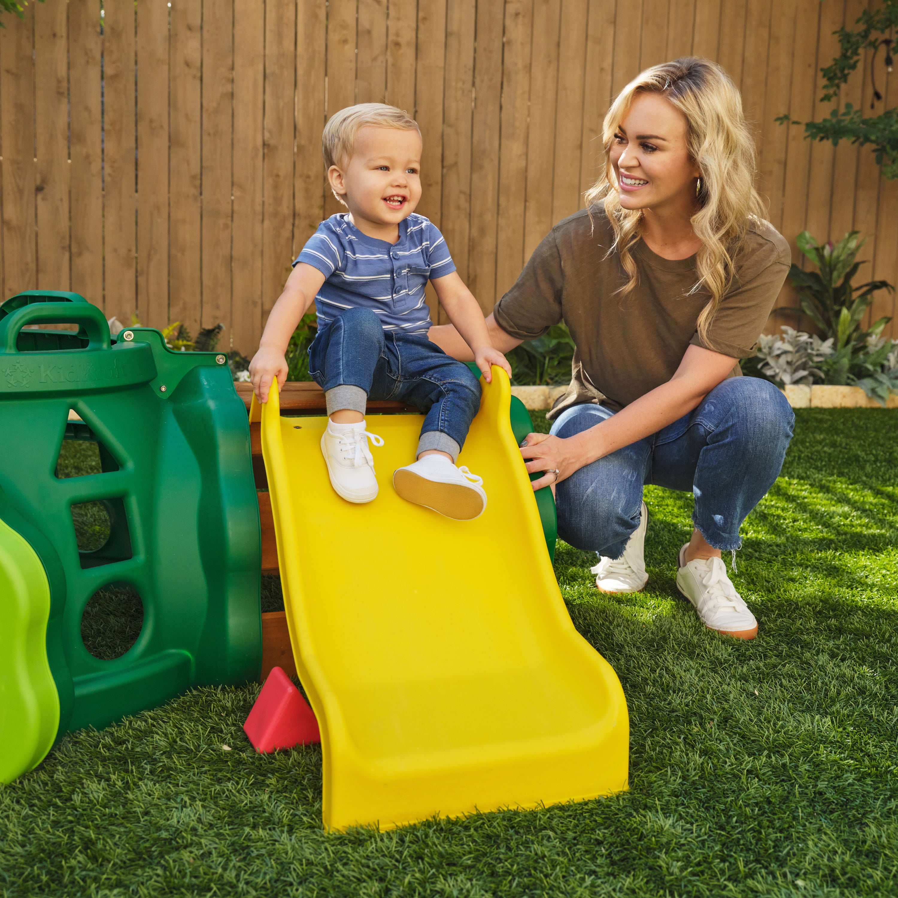 KidKraft Hideout Hollow Toddler Climber with Slide， Shapes and Peek-a-Book Flap