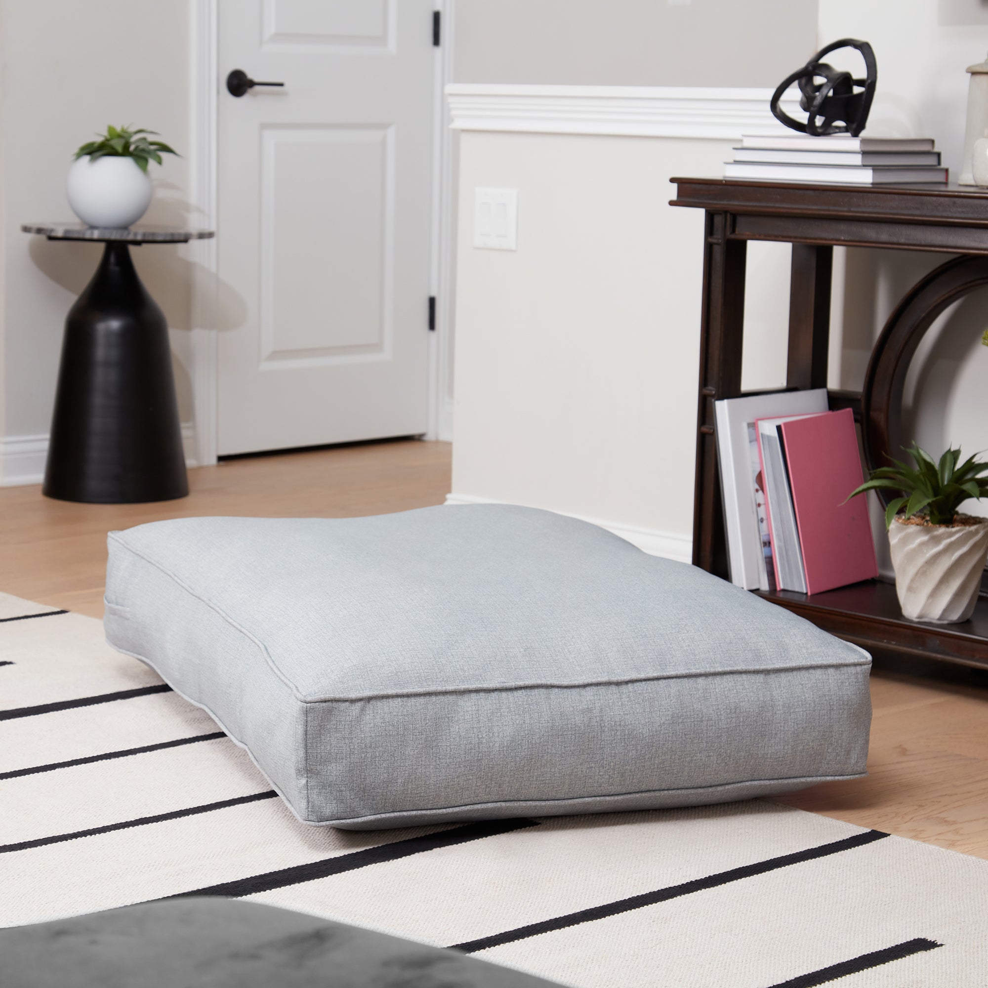 Happy Hounds Casey Indoor/Outdoor Pillow Style Dog Bed， Heather， Medium (42 x 30 in.)