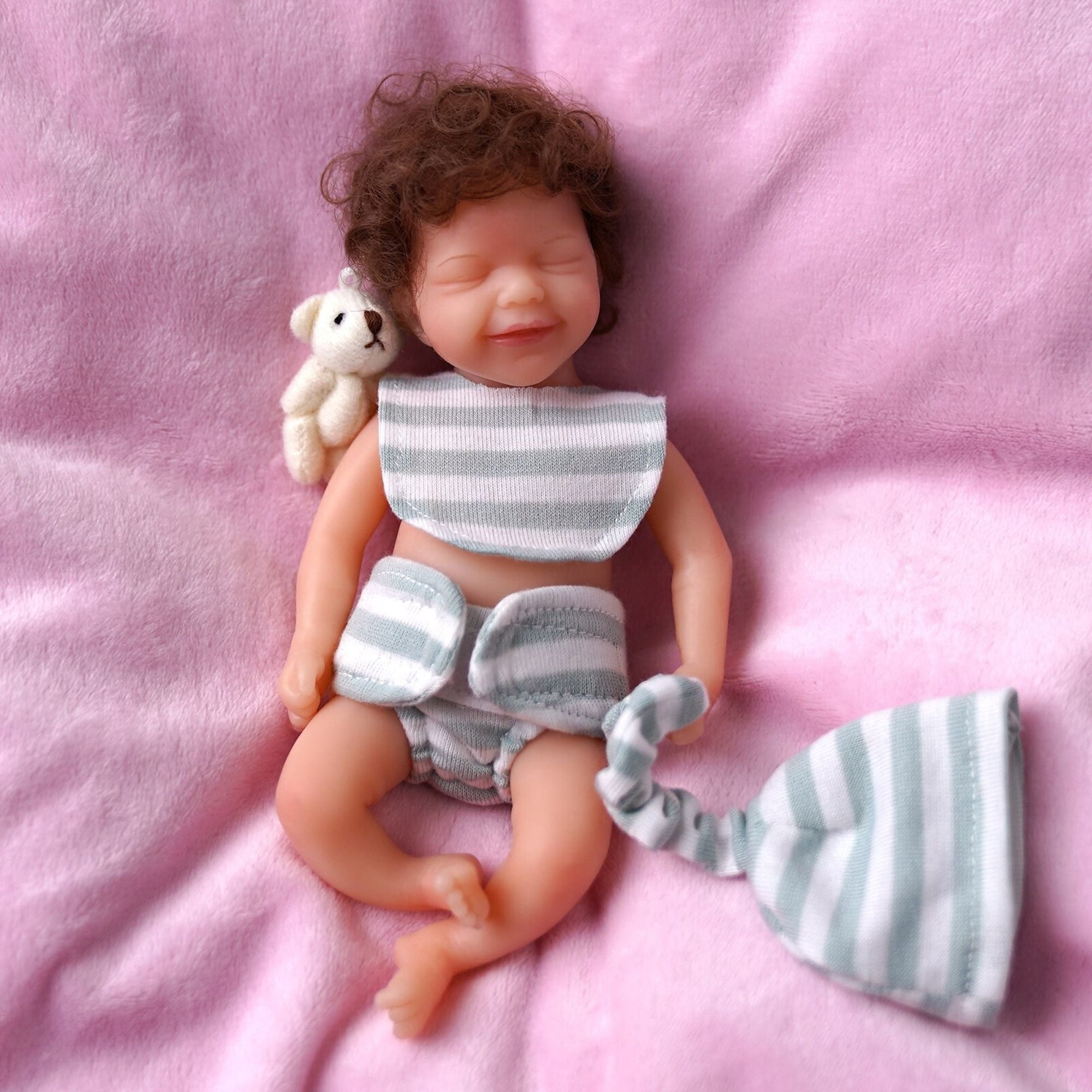 Luxtrada Mini Reborn Baby Dolls 6 inch Realistic Newborn Baby Dolls Full Body Vinyl Real Life Baby Dolls with cloth