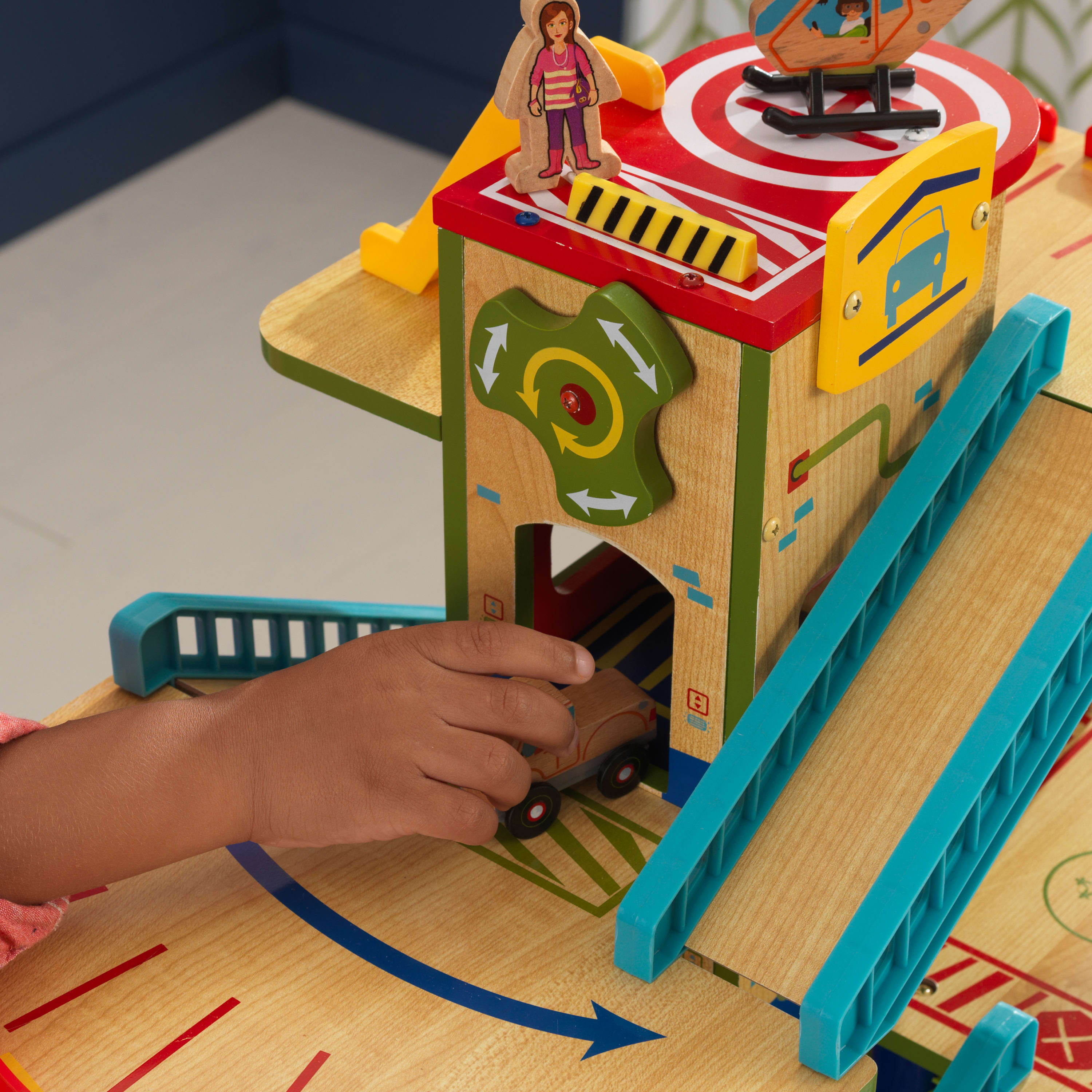 KidKraft Wash N Go Wooden Car Garage Playset with 19 Accessories and Moving Elevator