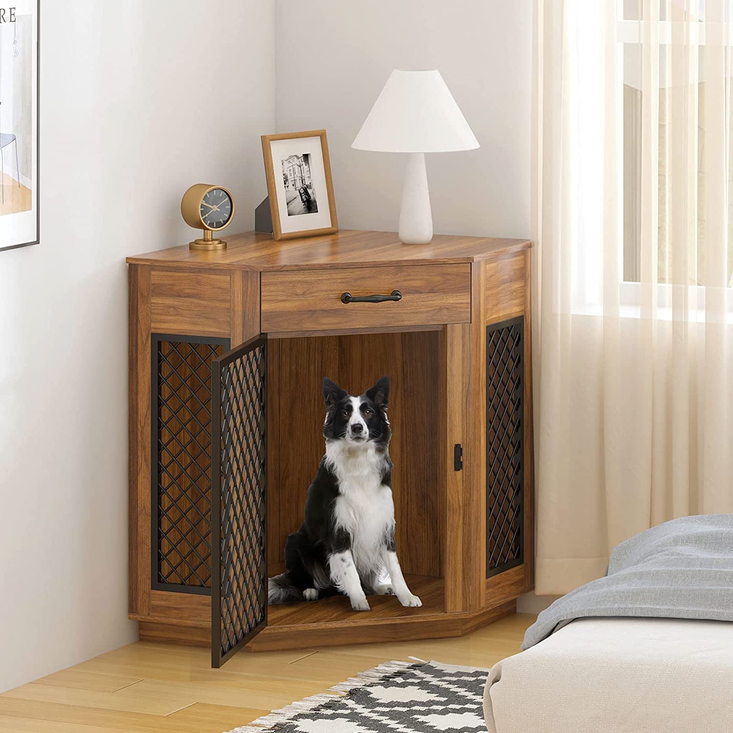 Soges Dog Crate Furniture with Drawer， Corner Kennel with Mesh Door， Wooden Dog House for Small/Medium Dog