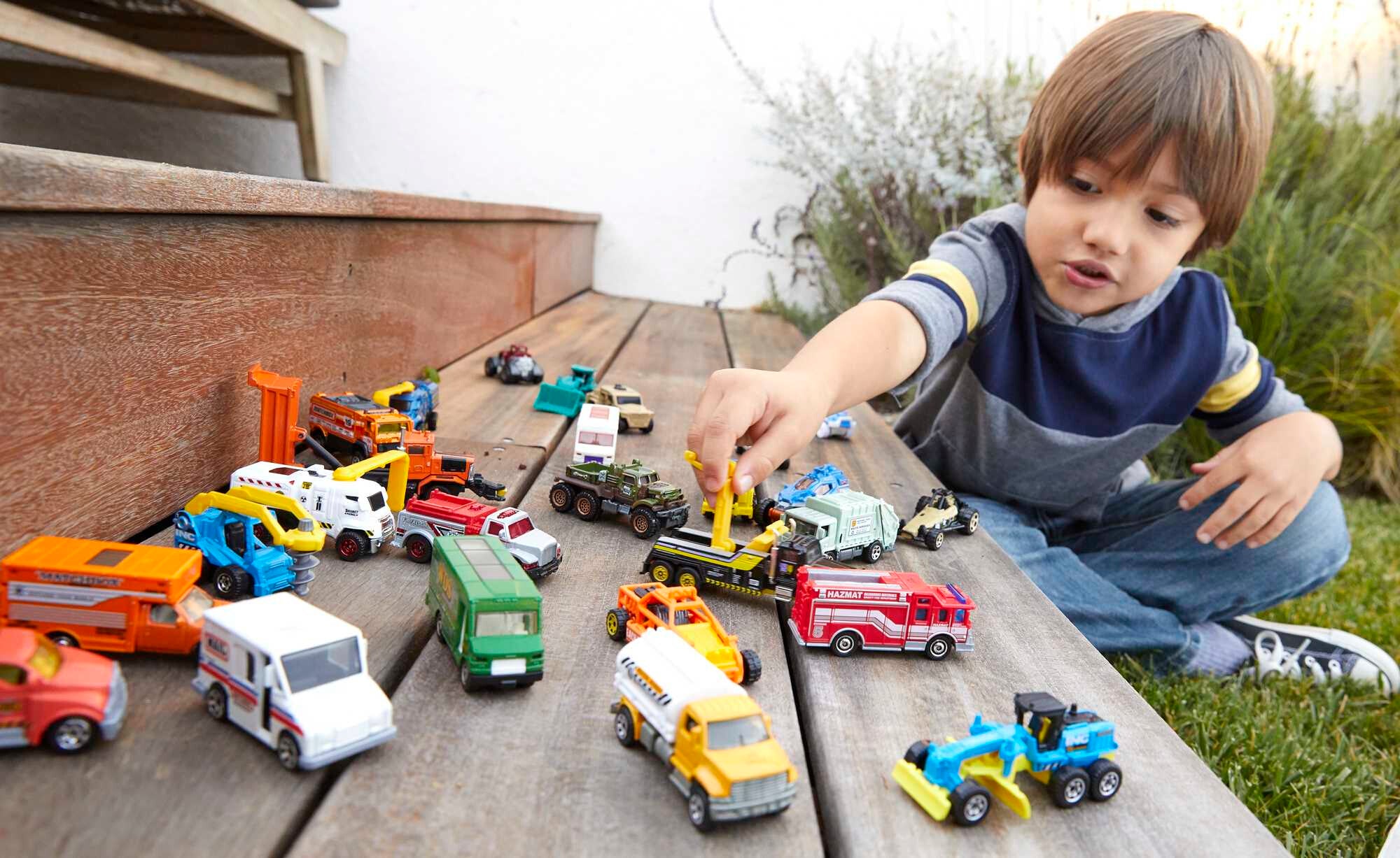 Matchbox Single 1:64 Scale Toy Car， Truck or Other Vehicle (Styles May Vary)