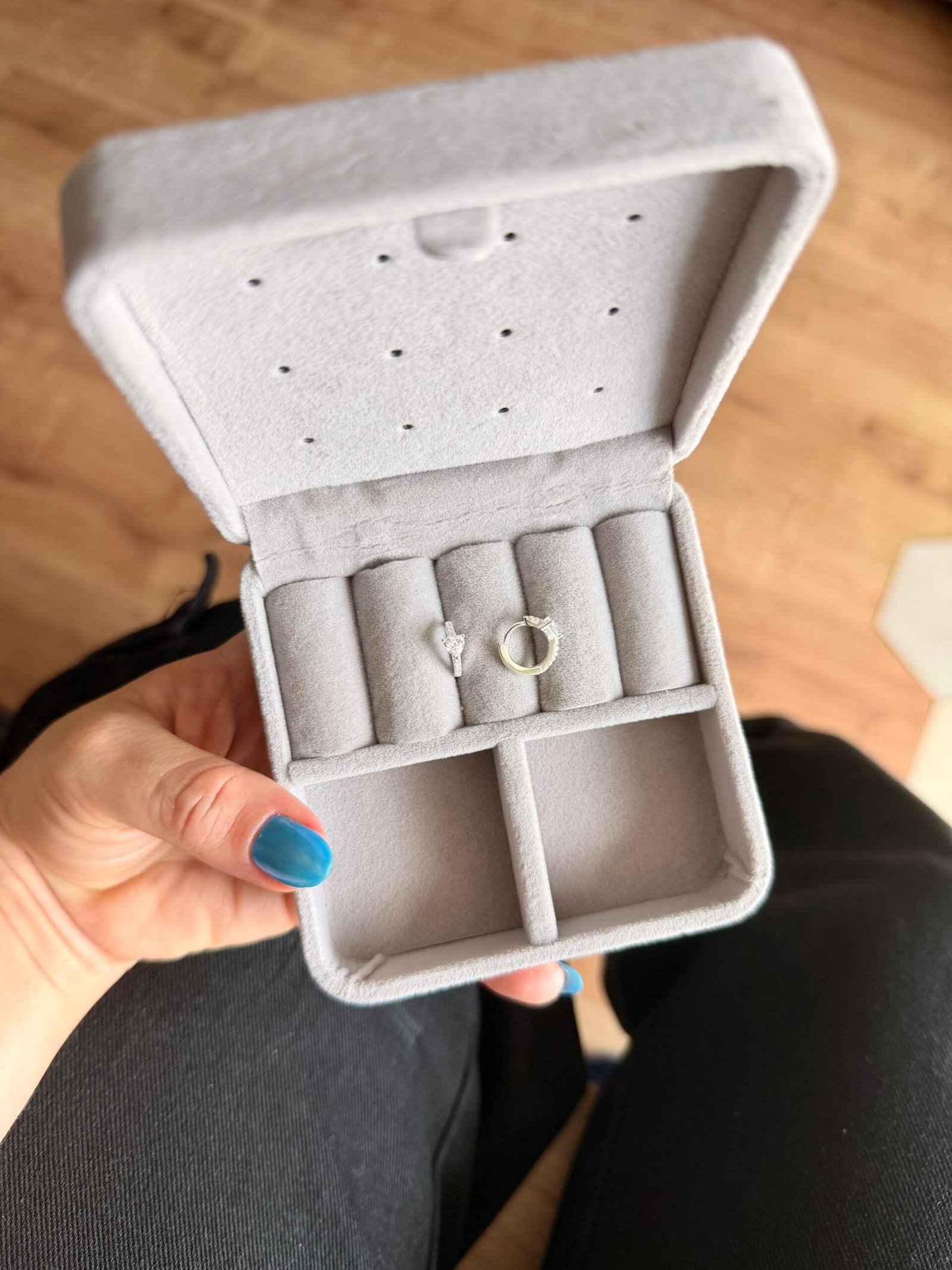 Argola Toda Cravej. C/ Coração Em Zircônia