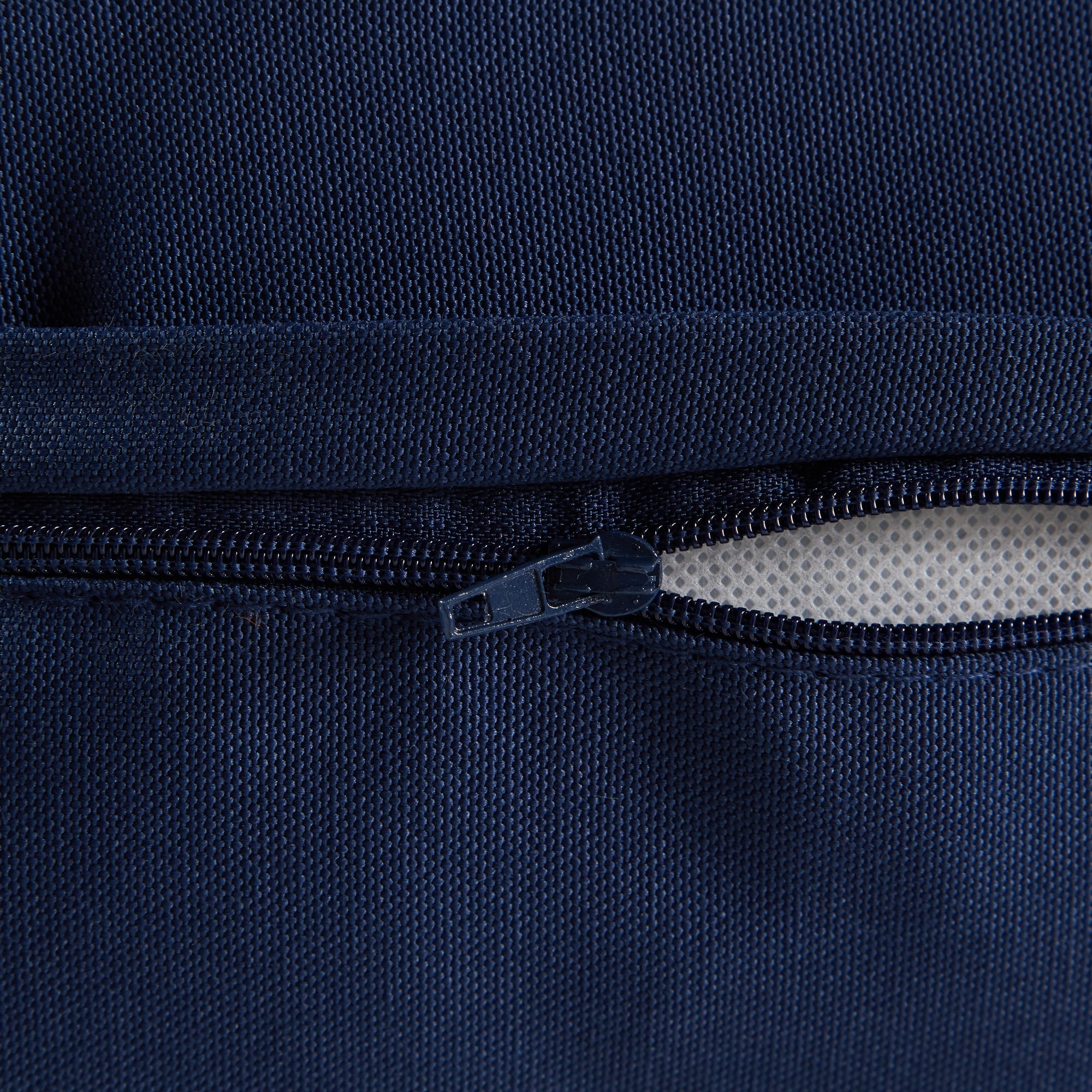 Happy Hounds Casey Indoor/Outdoor Pillow Style Dog Bed， Navy， Small (36 x 24 in.)